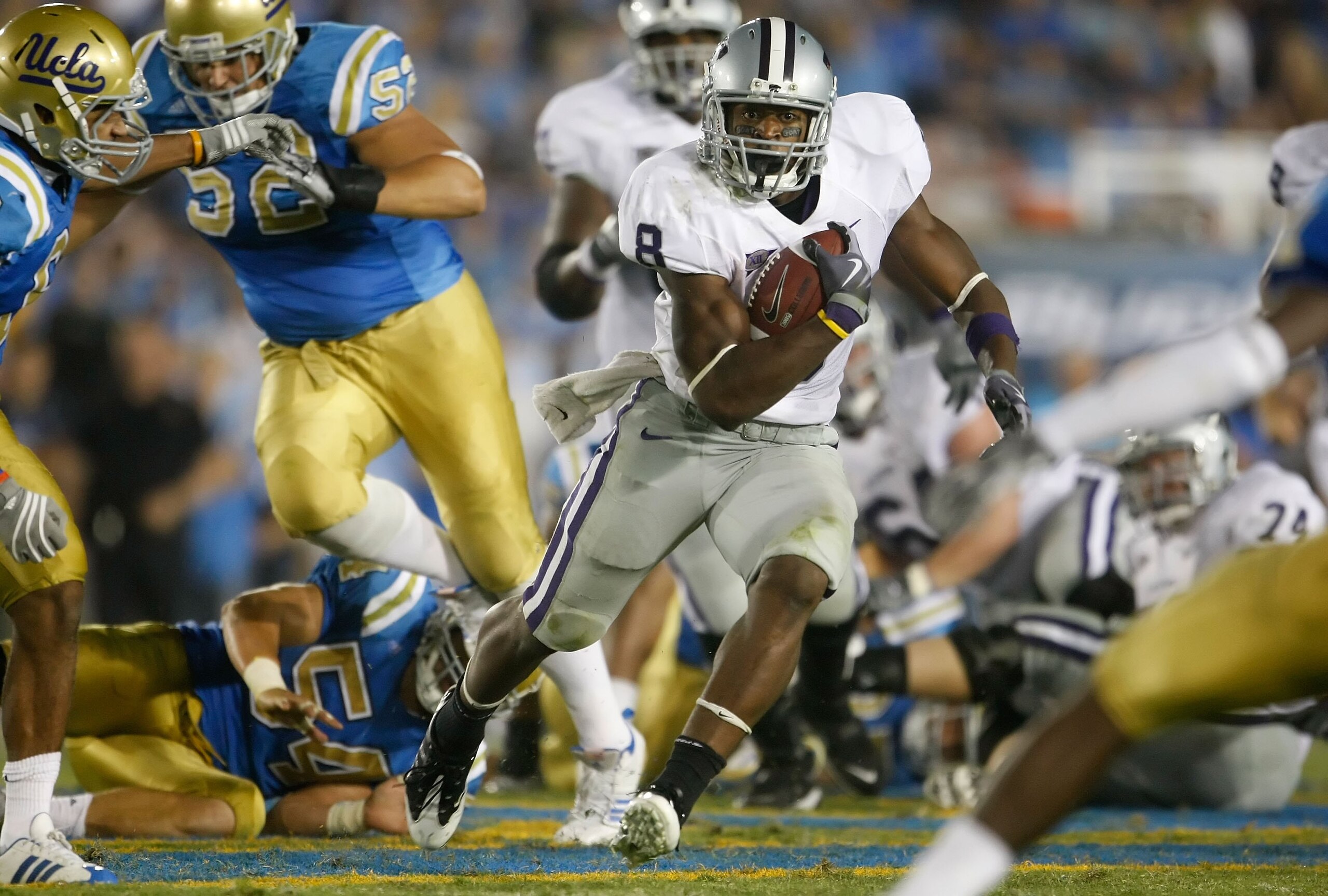 PASADENA, CA - SEPTEMBER 19:  Runningback Daniel Thomas #8 of the Kansas State Wildcats carries the ball against the UCLA Bruins at the Rose Bowl on September 19, 2009 in Pasadena, California. UCLA defeated Kansas State 23-9.  (Photo by Jeff Gross/Getty I