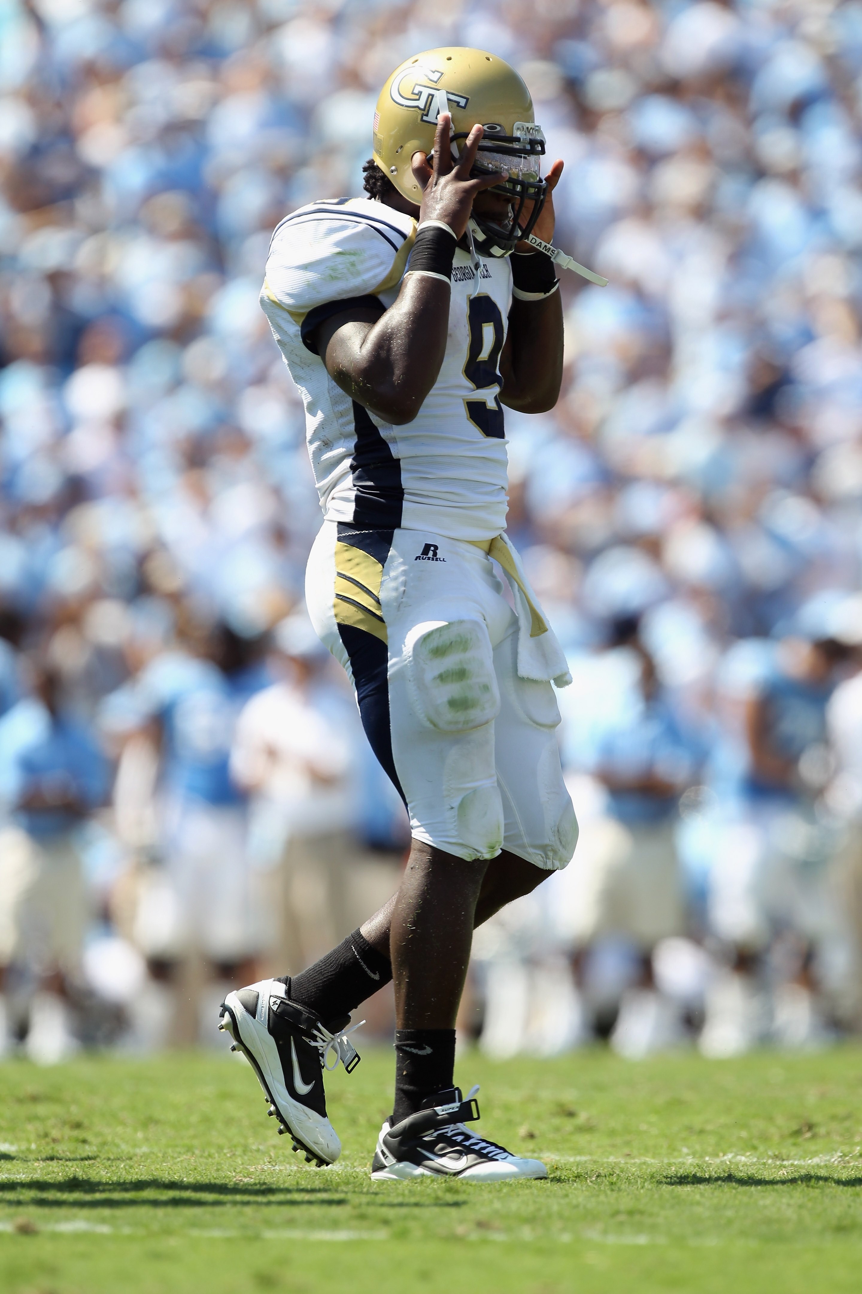CHAPEL HILL, NC - SEPTEMBER 18:  Joshua Nesbitt #9 of the Georgia Tech Yellow Jackets against the North Carolina Tar Heels during their game at Kenan Stadium on September 18, 2010 in Chapel Hill, North Carolina.  (Photo by Streeter Lecka/Getty Images)