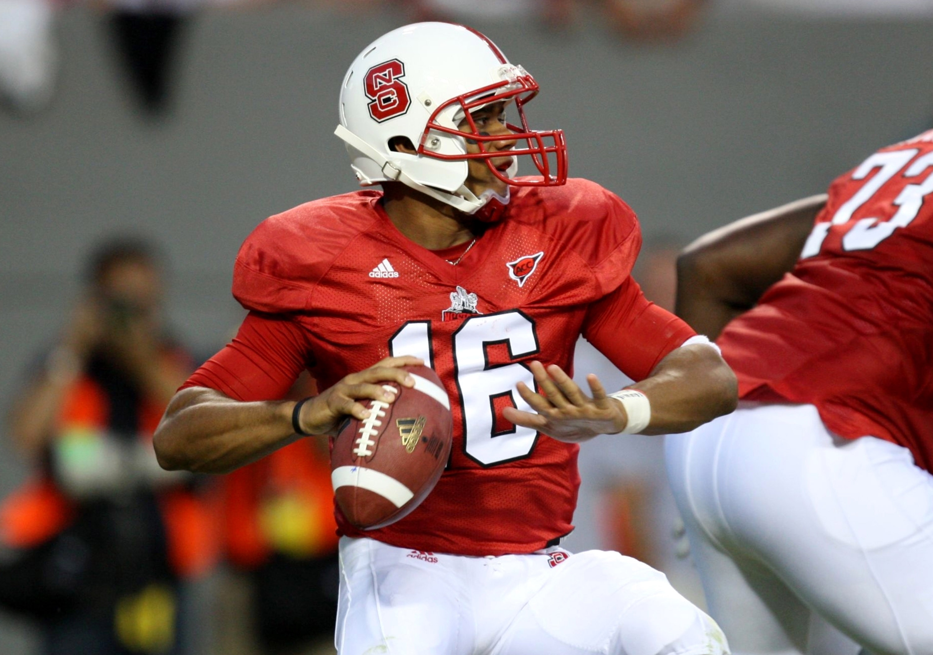 RALEIGH, NC - SEPTEMBER 3:  Quarterback Russell Wilson #16 of the North Carolina State Wolfpack drops back to pass against the South Carolina Gamecocks during the game at Carter-Finley Stadium on September 3, 2009 in Raleigh, North Carolina. (Photo by Str