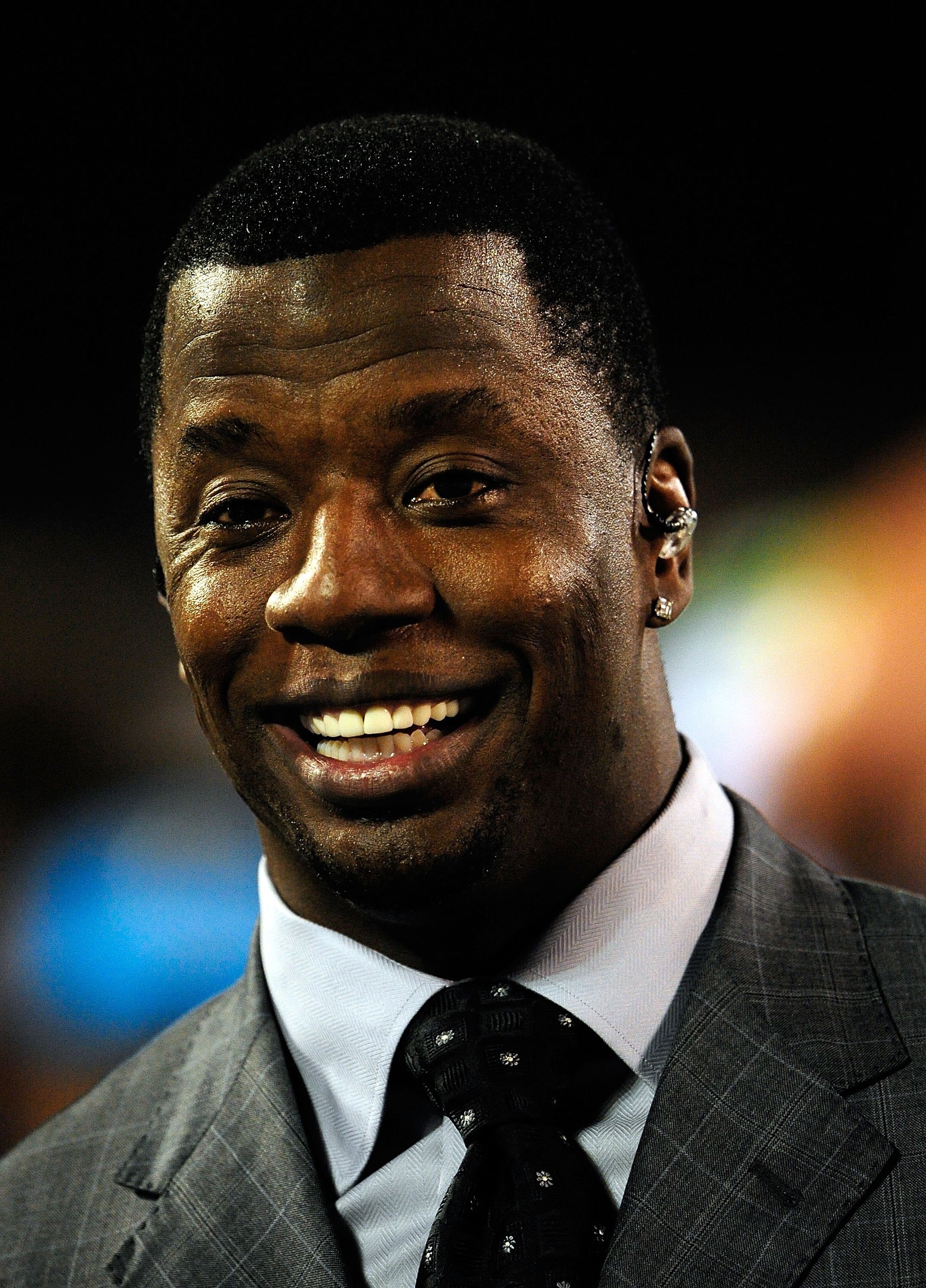 ORLANDO, FL - OCTOBER 22:  Kordell Stewart annouces the play for Versus during the game between the California Redwoods and the Florida Tuskers at the Florida Citrus Bowl on October 22, 2009 in Orlando, Florida.  (Photo by Sam Greenwood/Getty Images)
