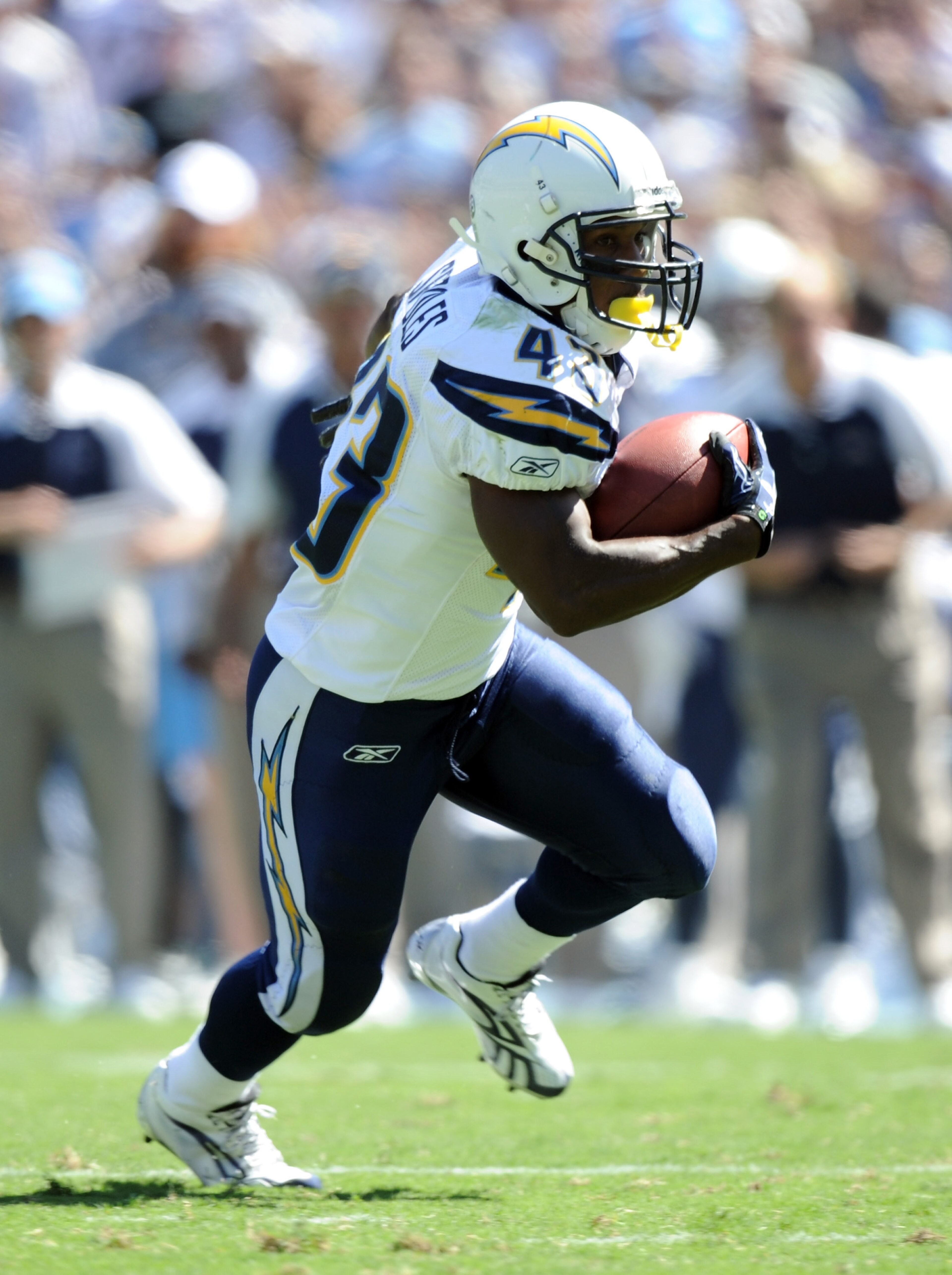 SAN DIEGO - SEPTEMBER 19:  Darren Sproles #43 of the San Diego Chargers runs up field after a catch against the Jacksonville Jaguars during the second quarter at Qualcomm Stadium on September 19, 2010 in San Diego, California. The Chargers won 38-13.  (Ph