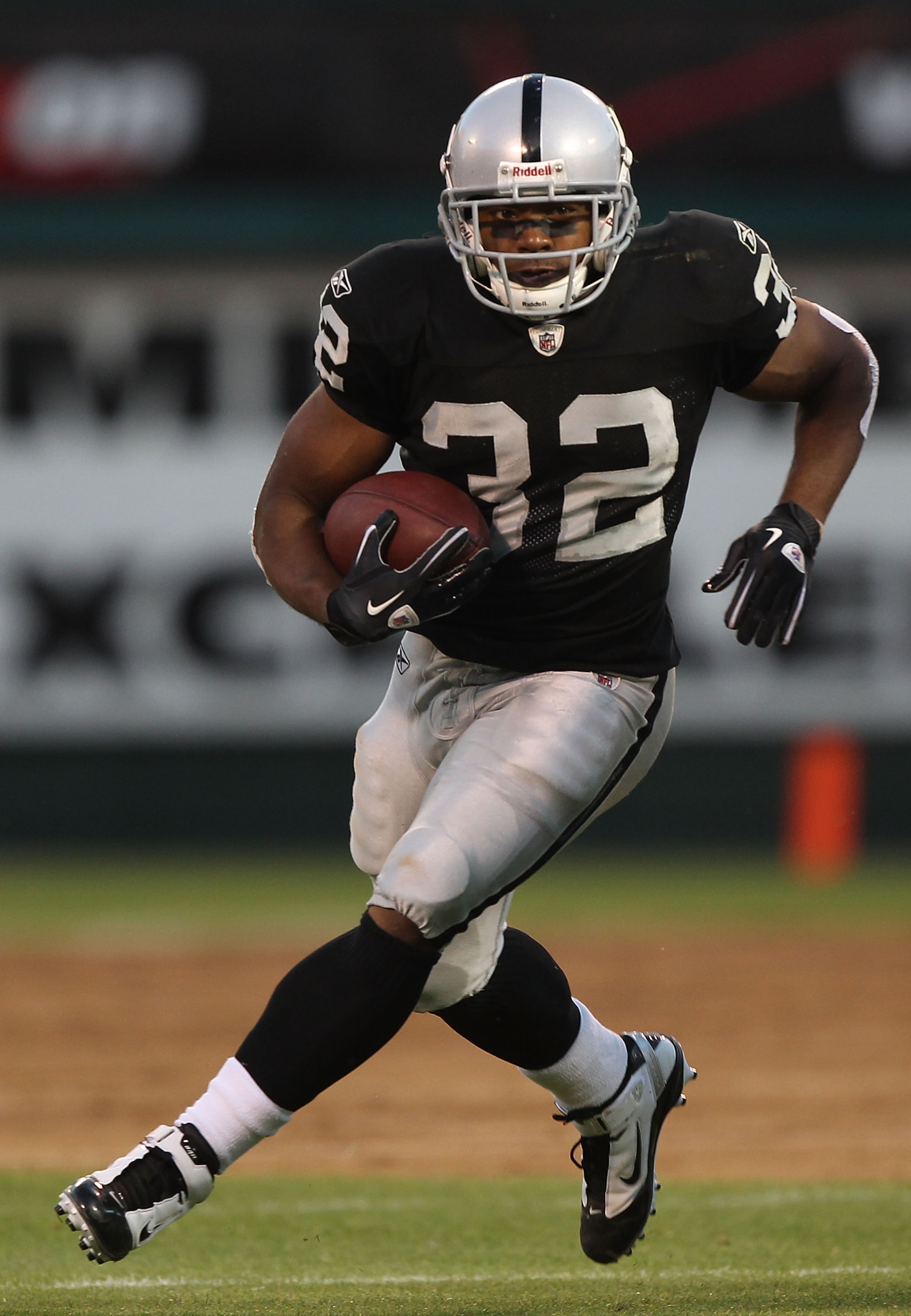 OAKLAND, CA - SEPTEMBER 02:  Michael Bennett #32 of the Oakland Raiders runs against the Seattle Seahawks during an NFL preseason game at Oakland-Alameda County Coliseum on September 2, 2010 in Oakland, California.  (Photo by Jed Jacobsohn/Getty Images)