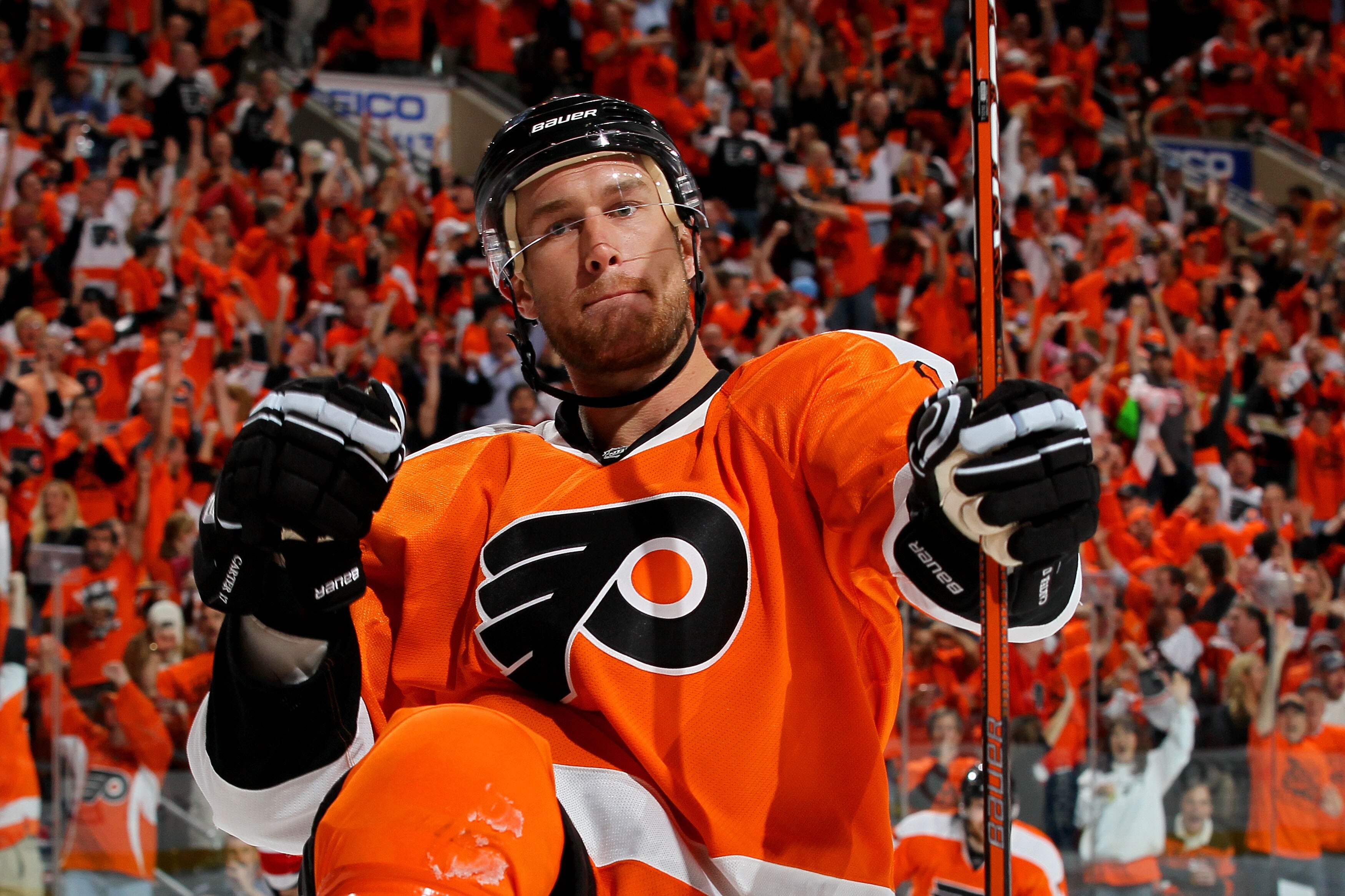 PHILADELPHIA - MAY 24:  Jeff Carter #17 of the Philadelphia Flyers celebrates after scoring a goal in the second period against the Montreal Canadiens in Game 5 of the Eastern Conference Finals during the 2010 NHL Stanley Cup Playoffs at Wachovia Center o