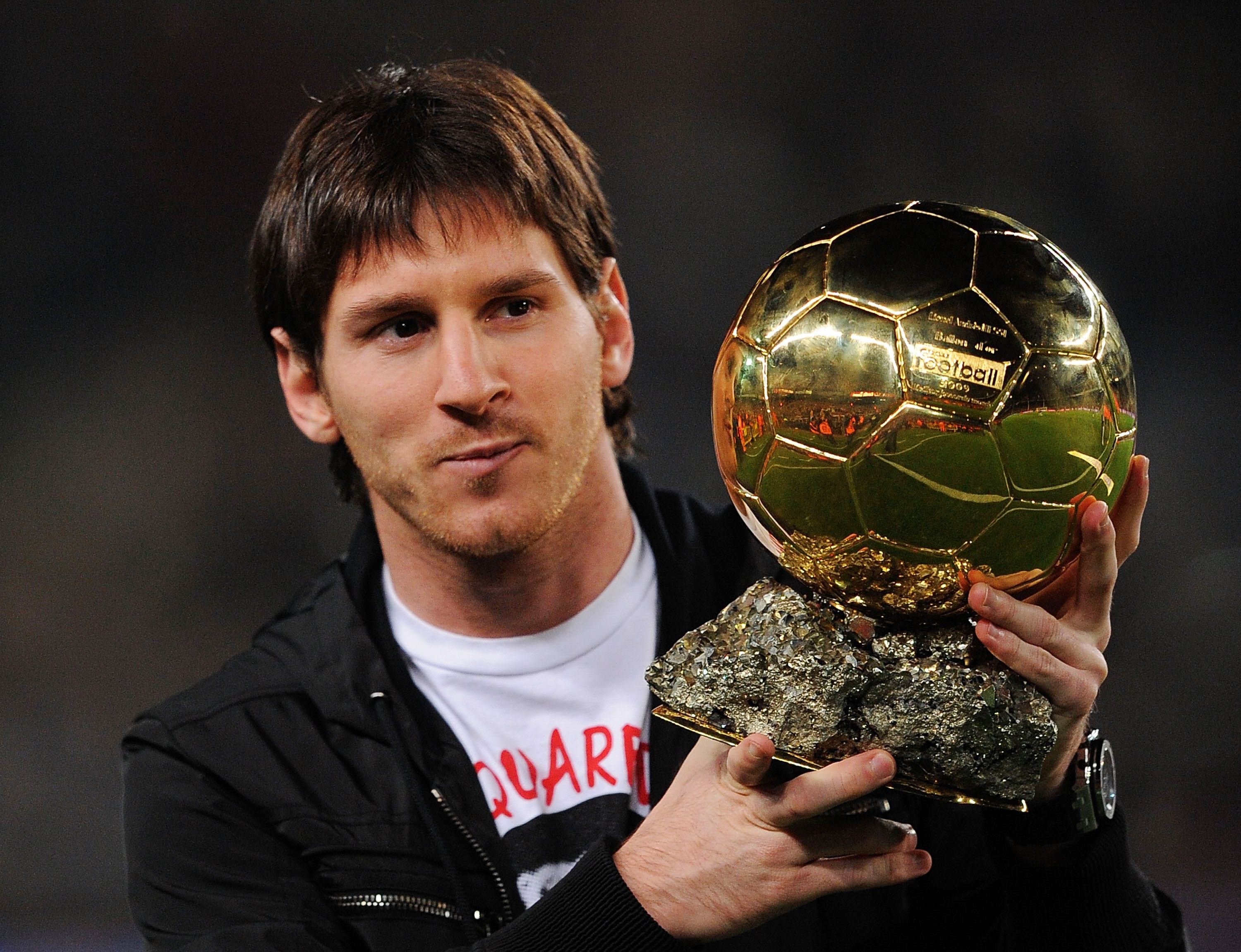 BARCELONA, SPAIN - DECEMBER 12:  Lionel Messi holds up his European footballer of the year award, the 'Ballon d'Or' (Golden ball), before the La Liga match between Barcelona and  Espanyol at the Camp Nou stadium Stadium on December 12, 2009 in Madrid, Spa