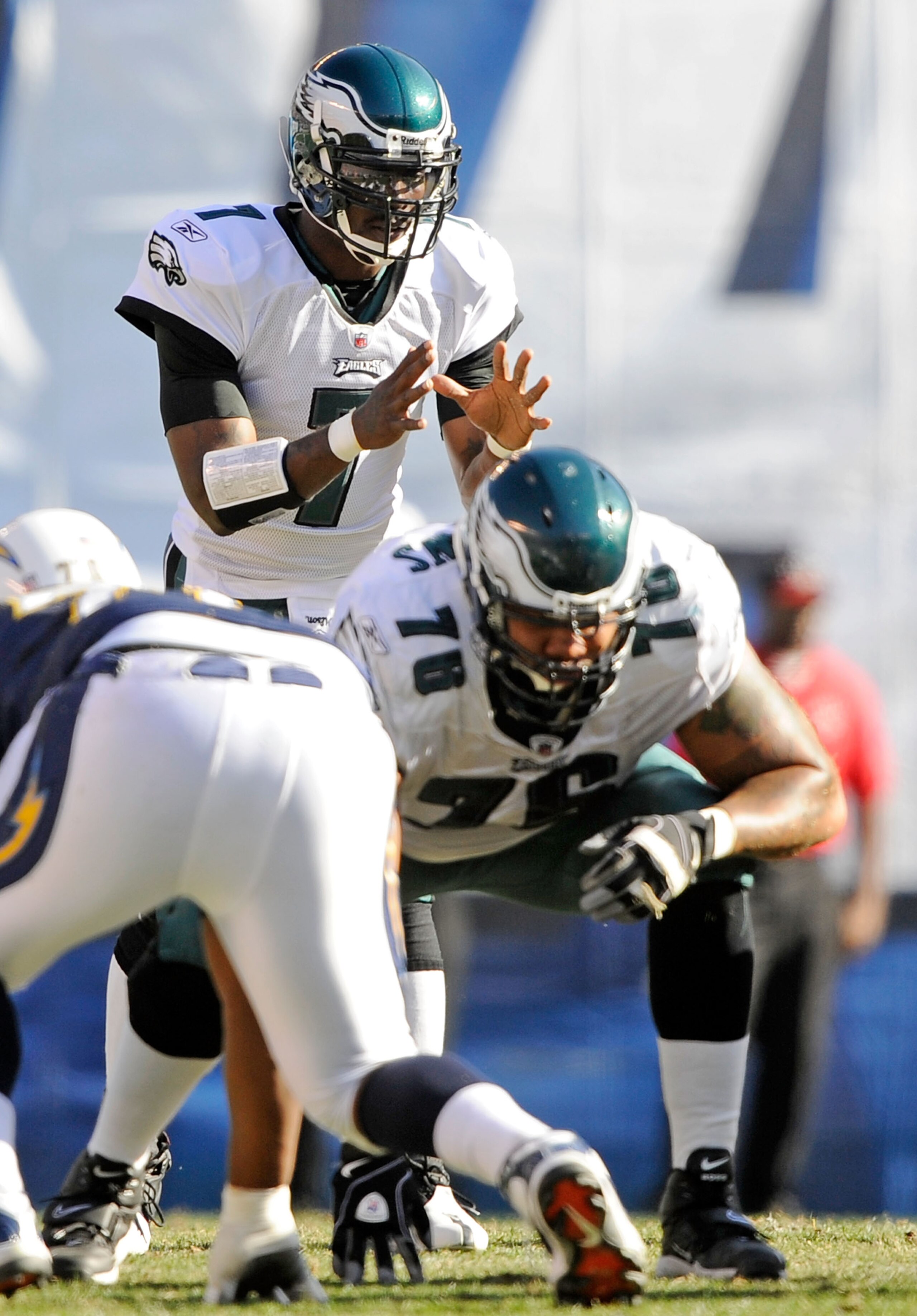 SAN DIEGO - NOVEMBER 15:  Michael Vick #7 quarterback of the Philadelphia Eagles takes a snap against the San Diego Chargers during the NFL football game at Qualcomm Stadium on November 15, 2009 in San Diego, California.  (Photo by Kevork Djansezian/Getty