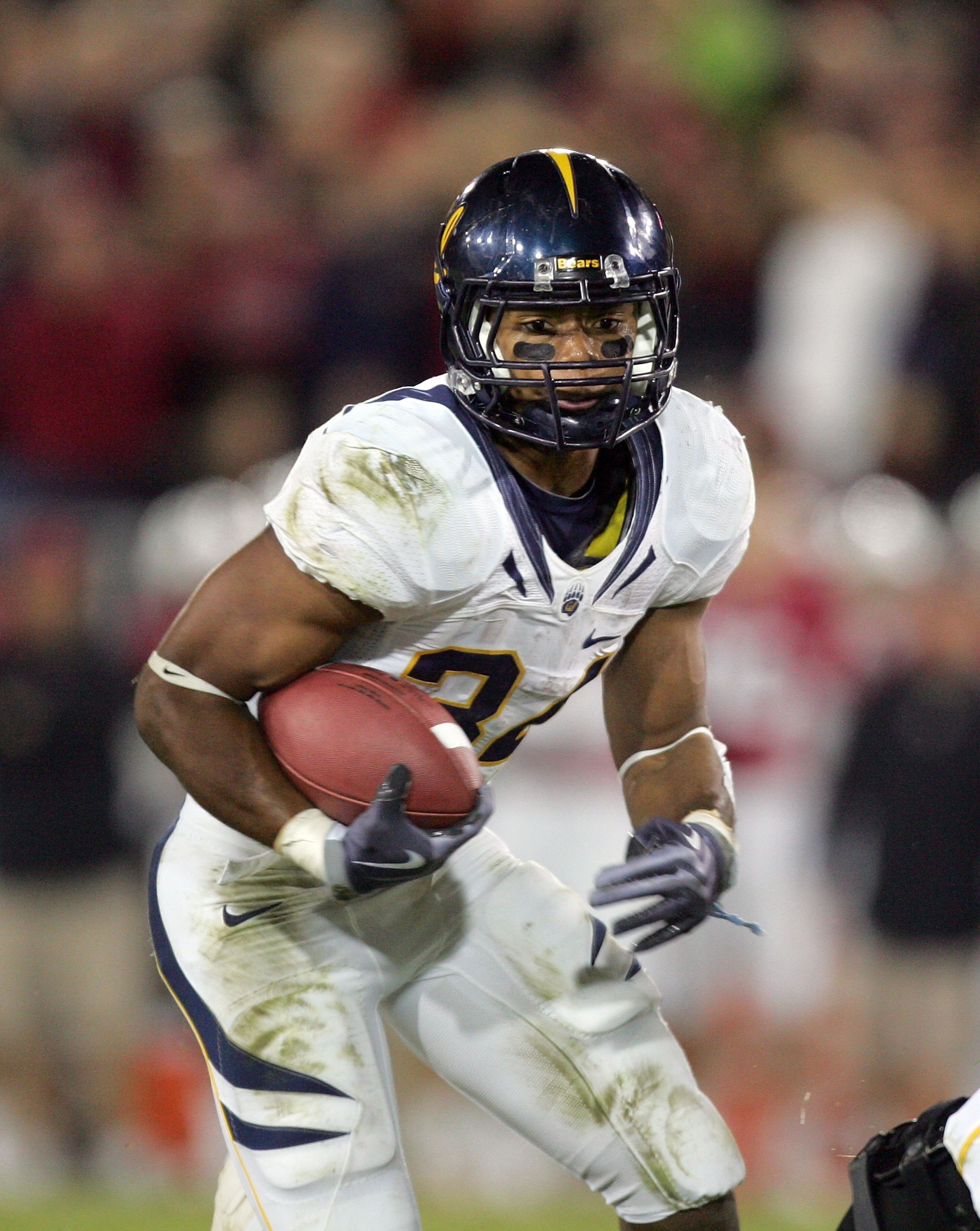 PALO ALTO, CA - NOVEMBER 21:  Shane Vereen #34 of the California Bears runs with the ball during their game against the Stanford Cardinal at Stanford Stadium on November 21, 2009 in Palo Alto, California.  (Photo by Ezra Shaw/Getty Images)