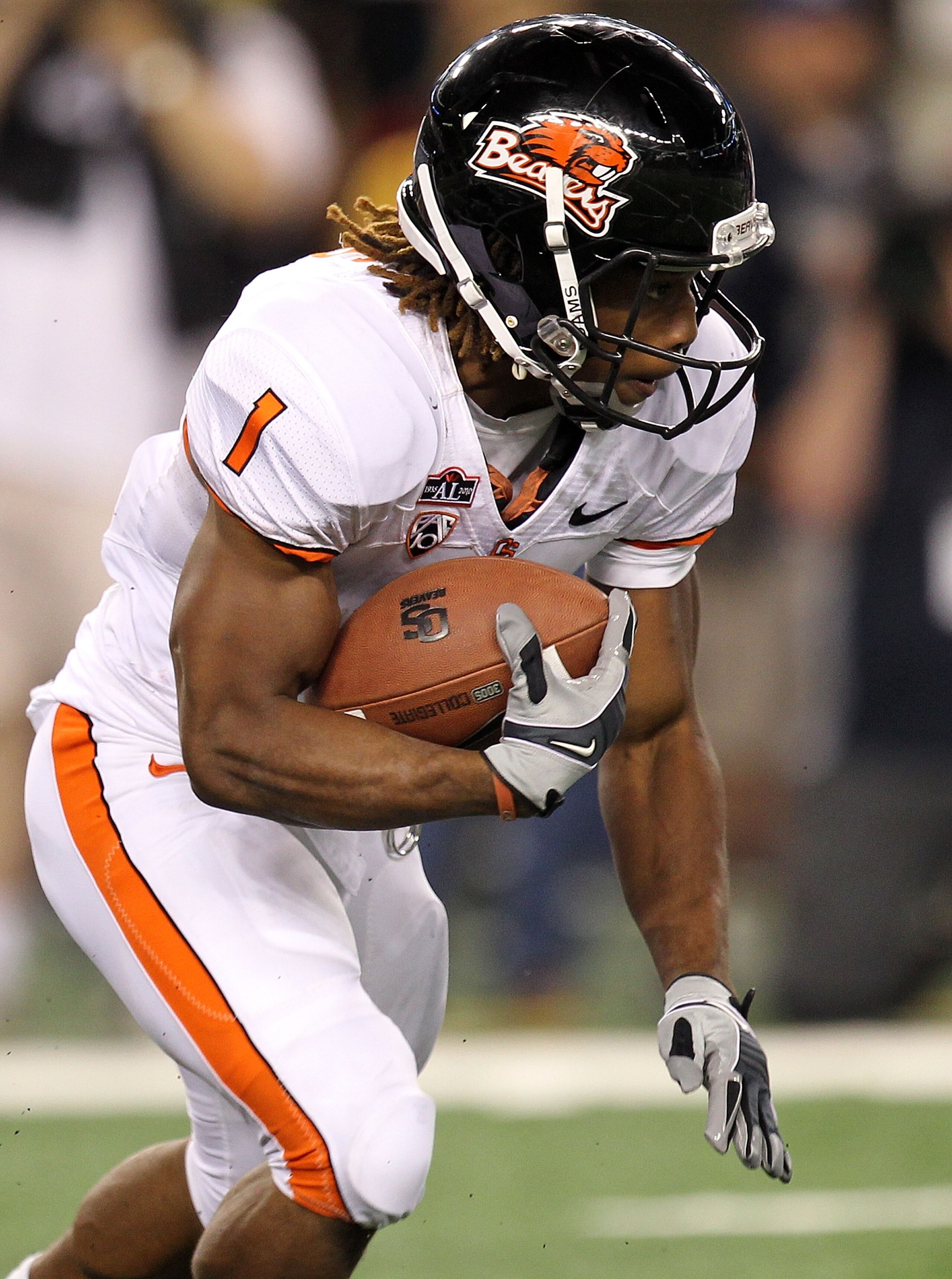 ARLINGTON, TX - SEPTEMBER 04:  Running back Jacquizz Rodgers #1 of the Oregon State Beavers at Cowboys Stadium on September 4, 2010 in Arlington, Texas.  (Photo by Ronald Martinez/Getty Images)