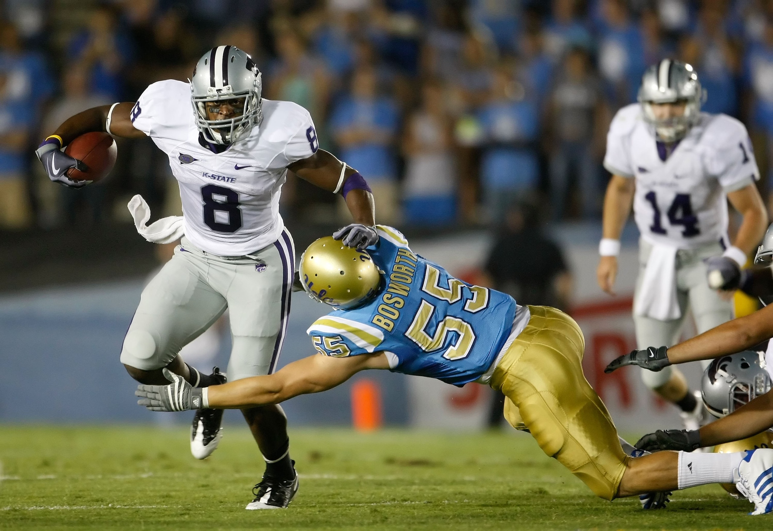 PASADENA, CA - SEPTEMBER 19:  Runningback Daniel Thomas #8 of the Kansas State Wildcats carries the ball against the UCLA Bruins at the Rose Bowl on September 19, 2009 in Pasadena, California. UCLA defeated Kansas State 23-9.  (Photo by Jeff Gross/Getty I
