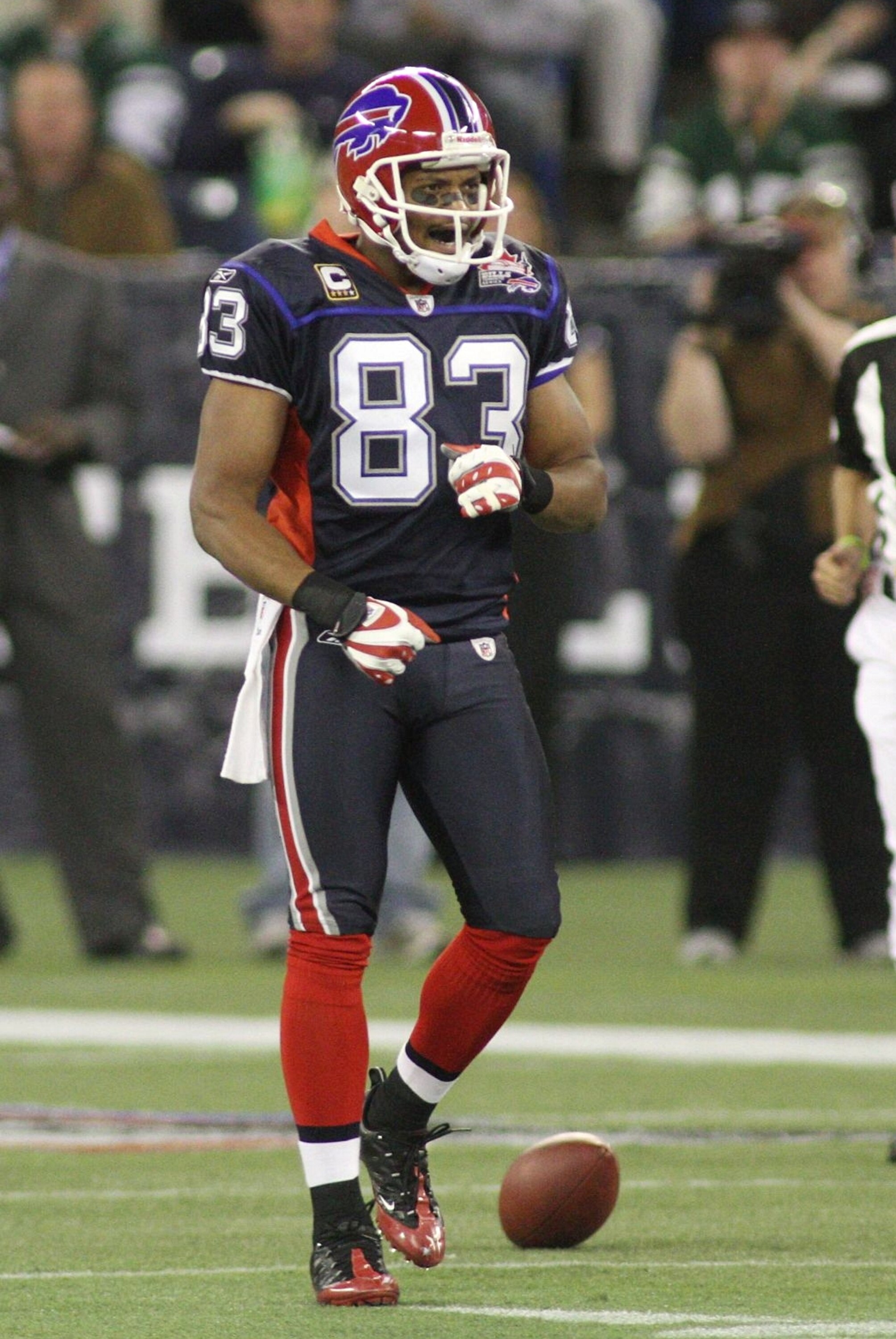 TORONTO - DECEMBER 3: Lee Evans #83 of the Buffalo Bills reacts after he made a reception in the first quarter against the New York Jets at Rogers Centre on December 3, 2009 in Toronto, Canada.  (Photo by Rick Stewart/Getty Images)
