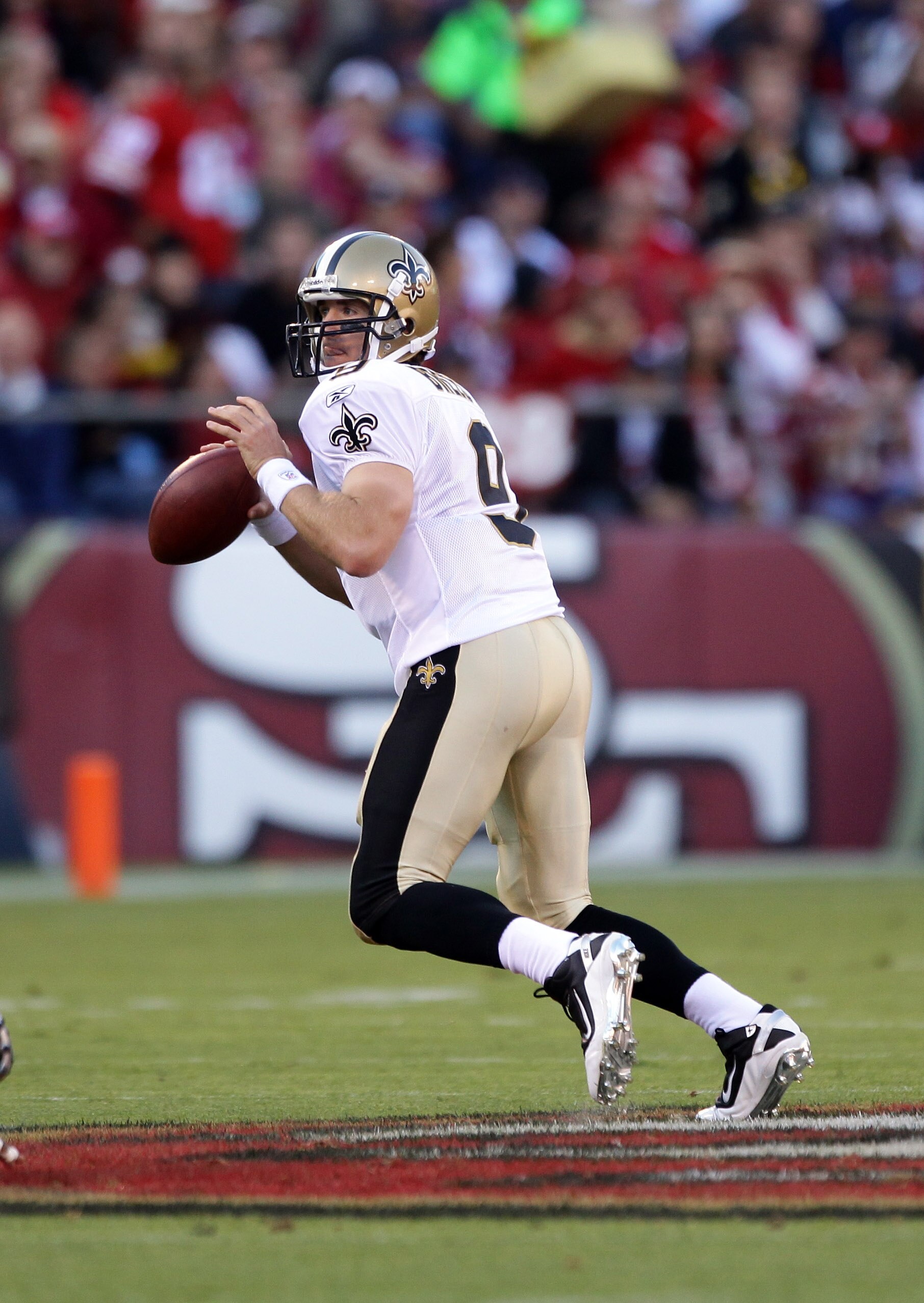 SAN FRANCISCO - SEPTEMBER 20:  Drew Brees #9 of the New Orleans Saints in action during their game against the San Francisco 49ers at Candlestick Park on September 20, 2010 in San Francisco, California.  (Photo by Ezra Shaw/Getty Images)