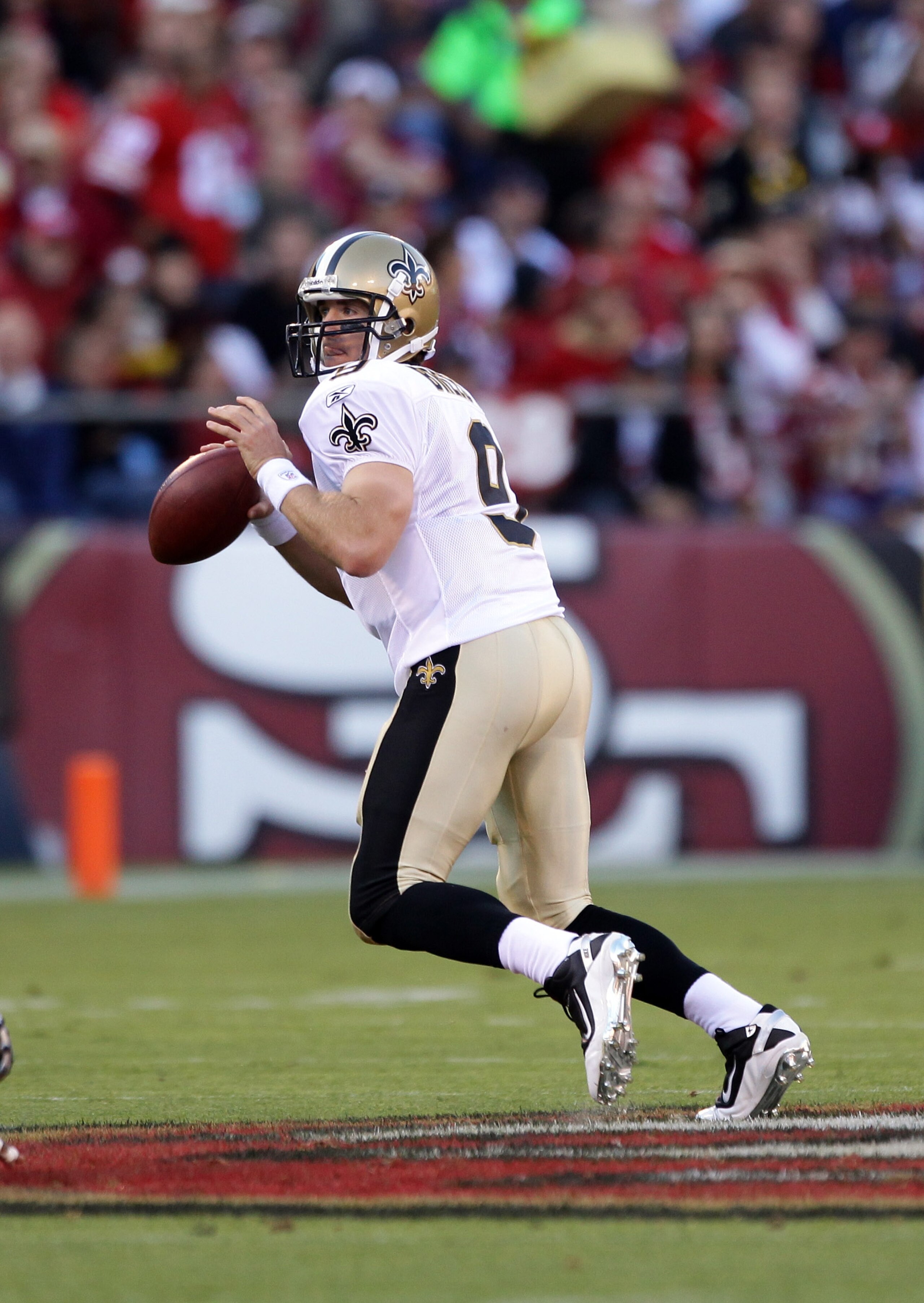 SAN FRANCISCO - SEPTEMBER 20:  Drew Brees #9 of the New Orleans Saints in action during their game against the San Francisco 49ers at Candlestick Park on September 20, 2010 in San Francisco, California.  (Photo by Ezra Shaw/Getty Images)