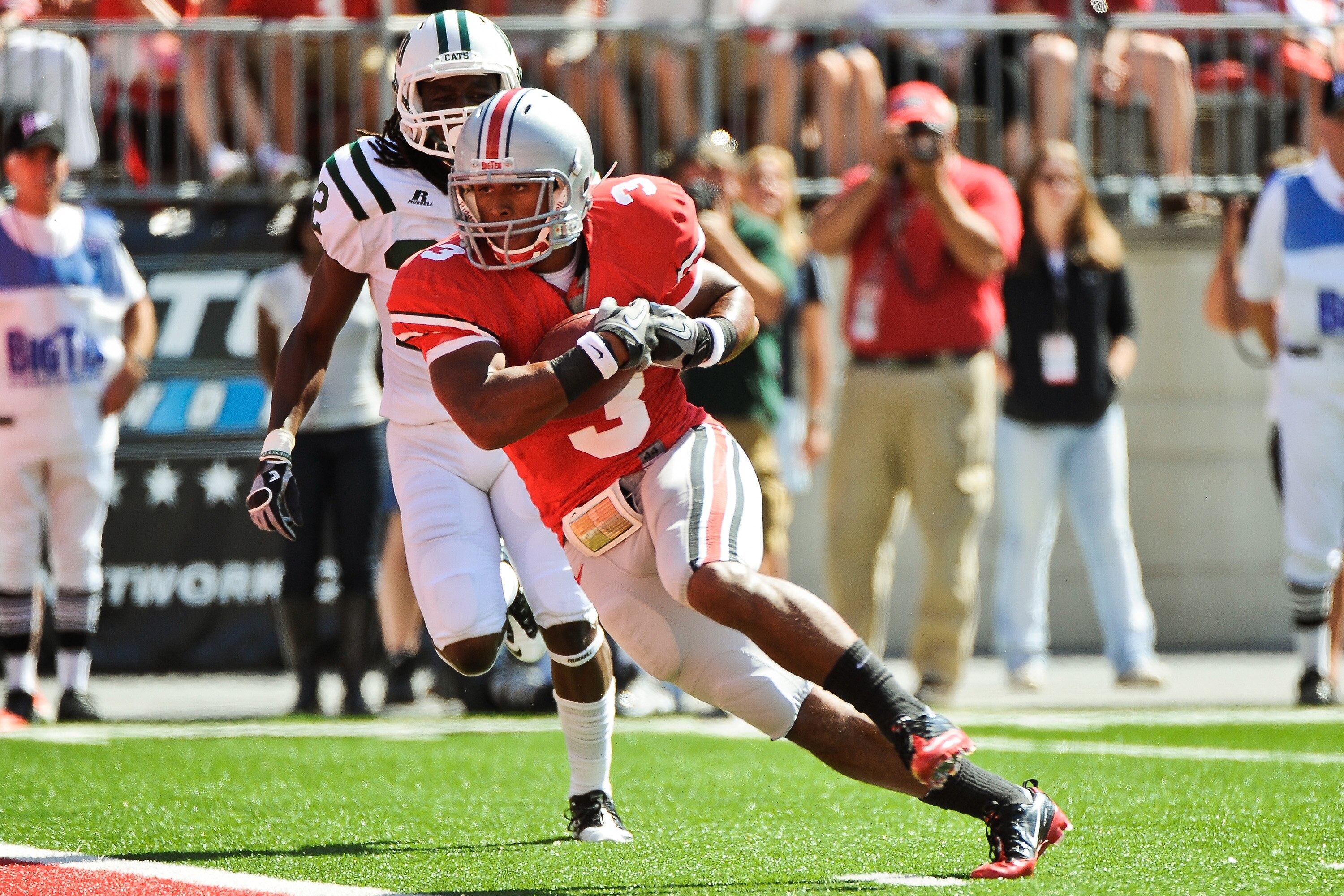 COLUMBUS, OH - SEPTEMBER 18:  Brandon Saine #3 of the Ohio State Buckeyes runs into the endzone against the Ohio Bobcats at Ohio Stadium on September 18, 2010 in Columbus, Ohio.  (Photo by Jamie Sabau/Getty Images)