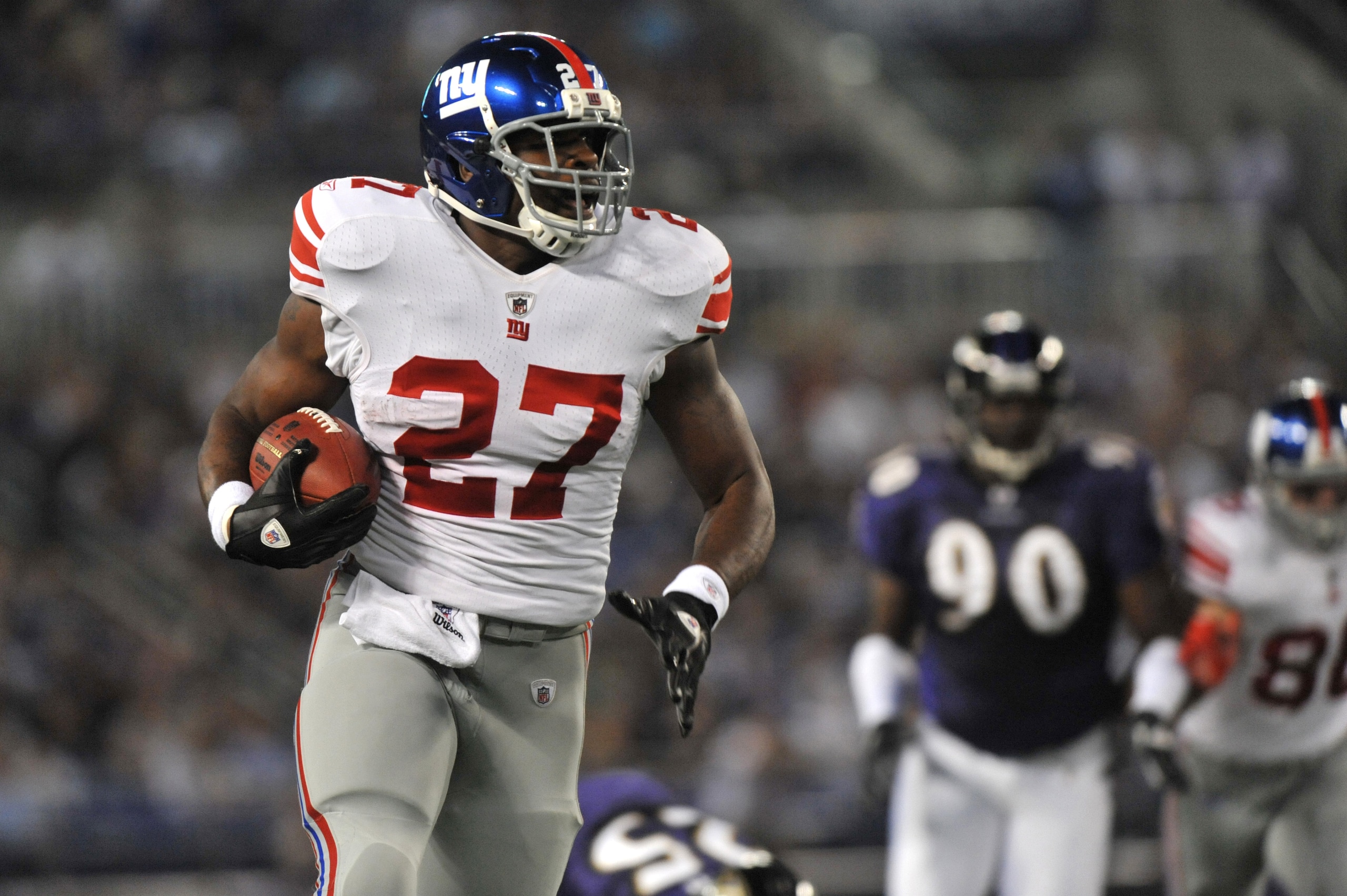 BALTIMORE - AUGUST 28:  Brandon Jacobs #27 of the New York Giants runs the ball against the Baltimore Ravens at M&T Bank Stadium on August 28, 2010 in Baltimore, Maryland. The Ravens lead the Giants at halftime 17-3. (Photo by Larry French/Getty Images)
