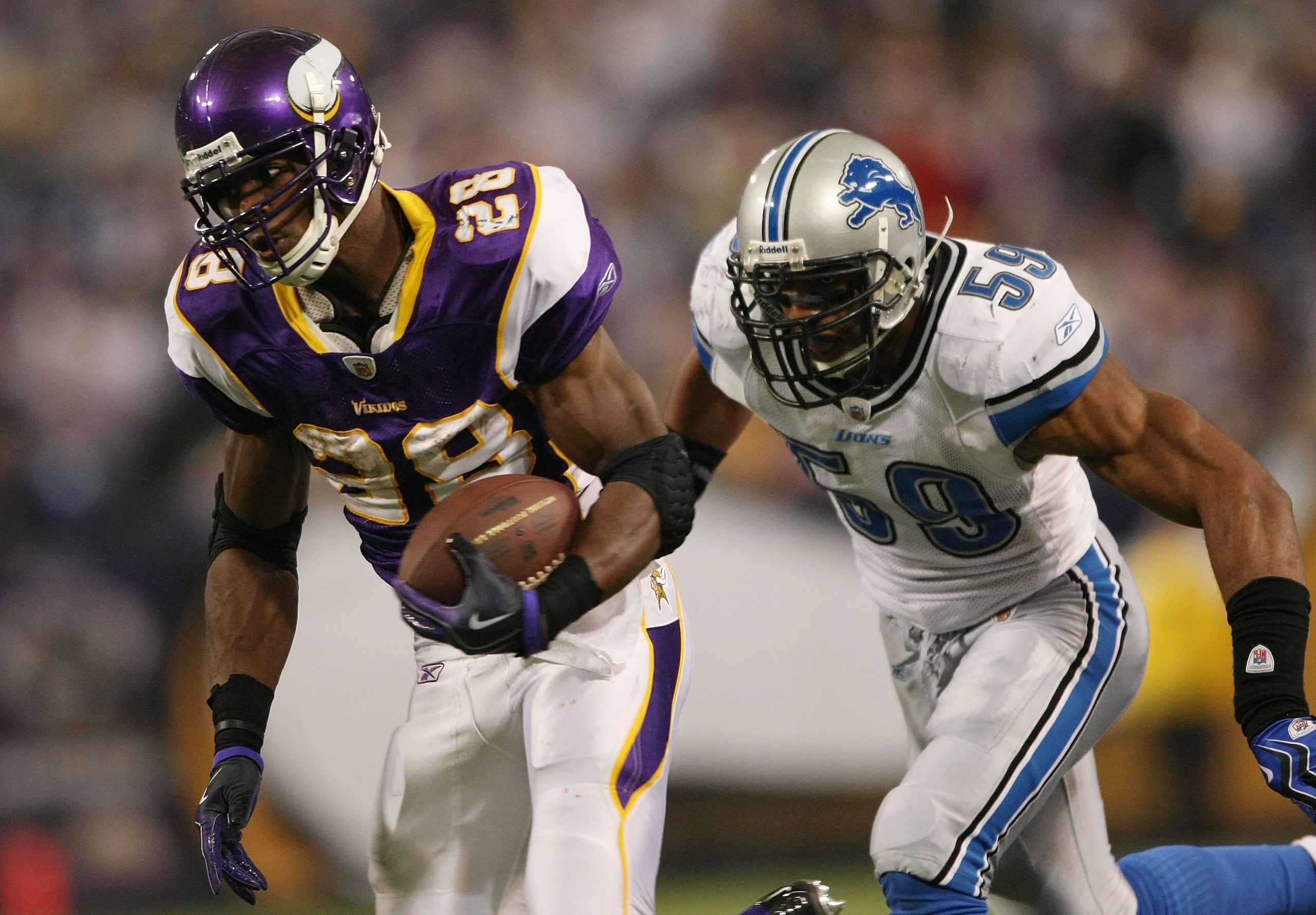 MINNEAPOLIS - NOVEMBER 15:  Adrian Peterson #28 of the Minnesota Vikings carries the ball as Julian Peterson #59 of the Detroit Lions defends on November 15, 2009 at Hubert H. Humphrey Metrodome.  (Photo by Elsa/Getty Images)
