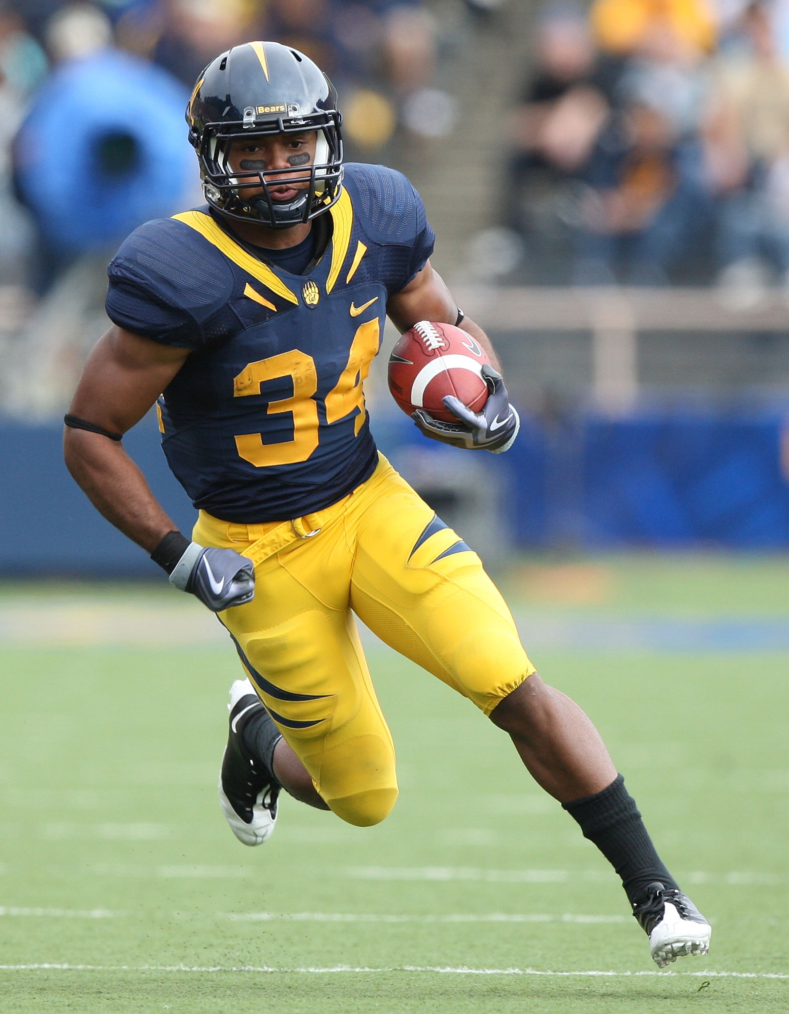BERKELEY, CA - SEPTEMBER 12: Shane Vereen #34 of the California Golden Bears runs against the Eastern Washington Eagles at Memorial Stadium on September 12, 2009 in Berkeley, California.  (Photo by Jed Jacobsohn/Getty Images)