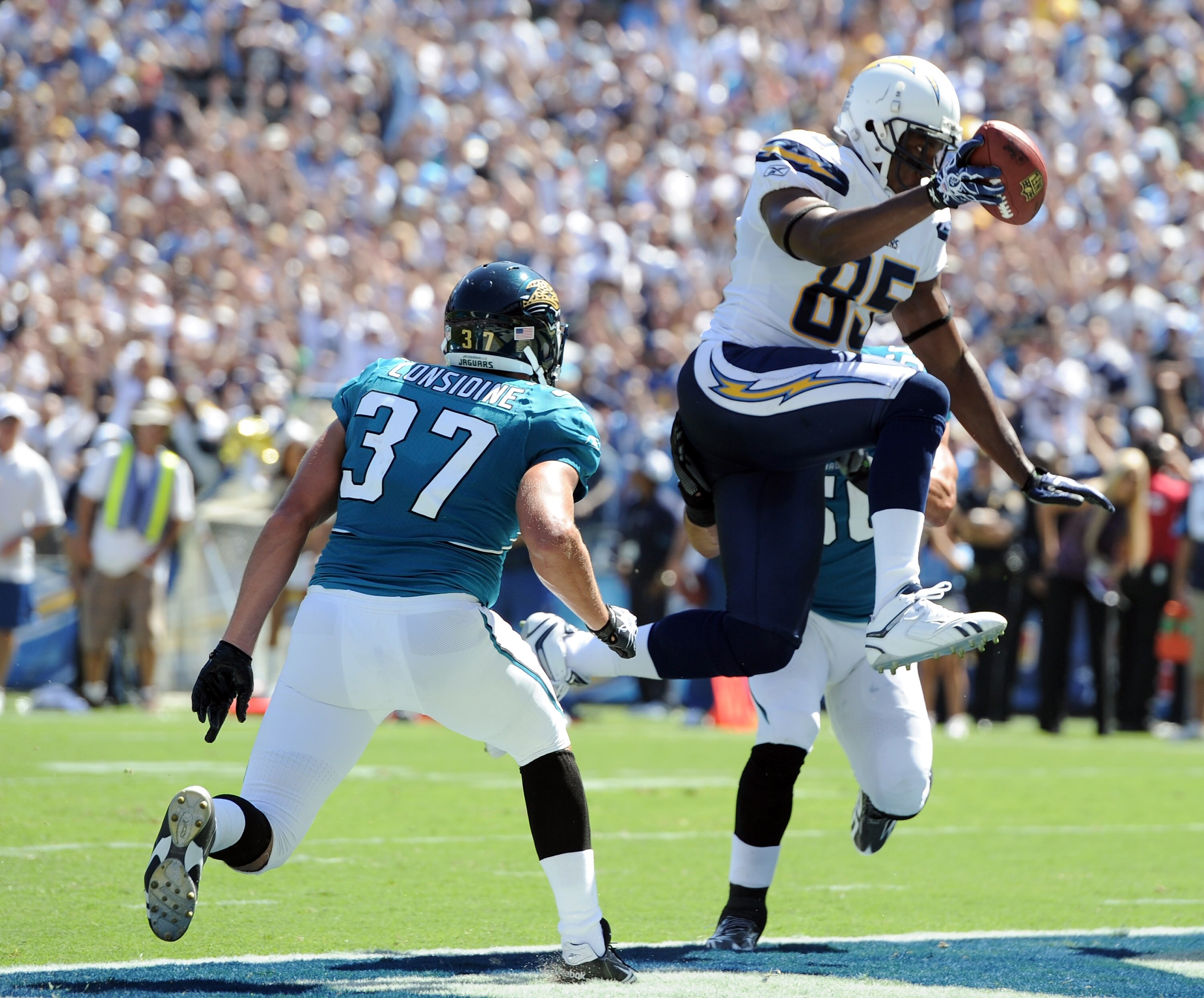 SAN DIEGO - SEPTEMBER 19:  Antonio Gates #85 of the San Diego Chargers jumps into the endzone to score a touchdwon in front of Sean Considine #37 and Russell Allen #50 of the Jacksonville Jaguars during the second quarter at Qualcomm Stadium on September