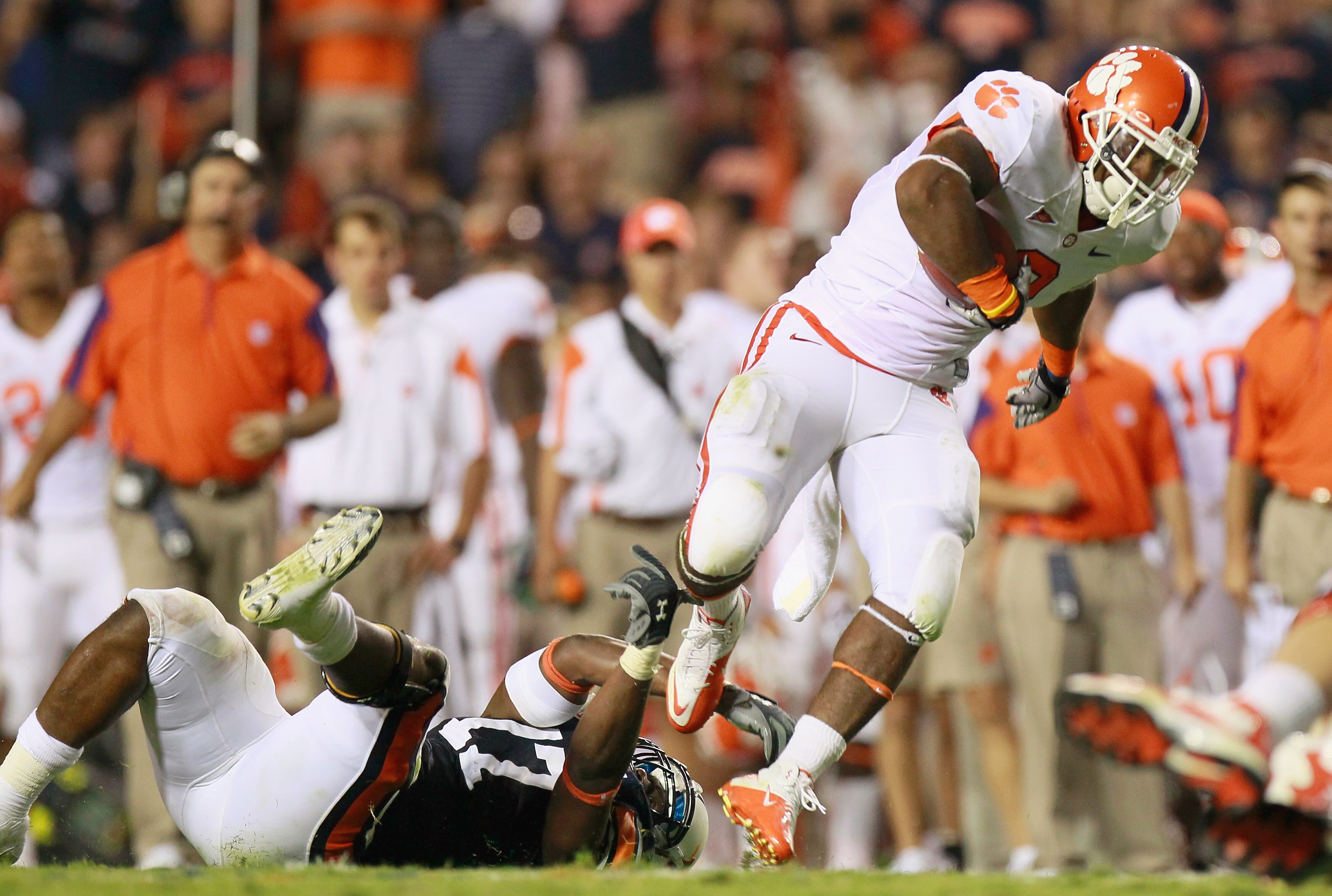 AUBURN, AL - SEPTEMBER 18: Josh Bynes #17 of the Auburn Tigers tackles Jamie Harper #8 of the Clemson Tigers at Jordan-Hare Stadium on September 18, 2010 in Auburn, Alabama. (Photo by Kevin C. Cox/Getty Images) AUBURN, AL - SEPTEMBER 18: Josh Bynes #17 of the Auburn Tigers tackles Jamie Harper #8 of the Clemson Tigers at Jordan-Hare Stadium on September 18, 2010 in Auburn, Alabama. (Photo by Kevin C. Cox/Getty Images)