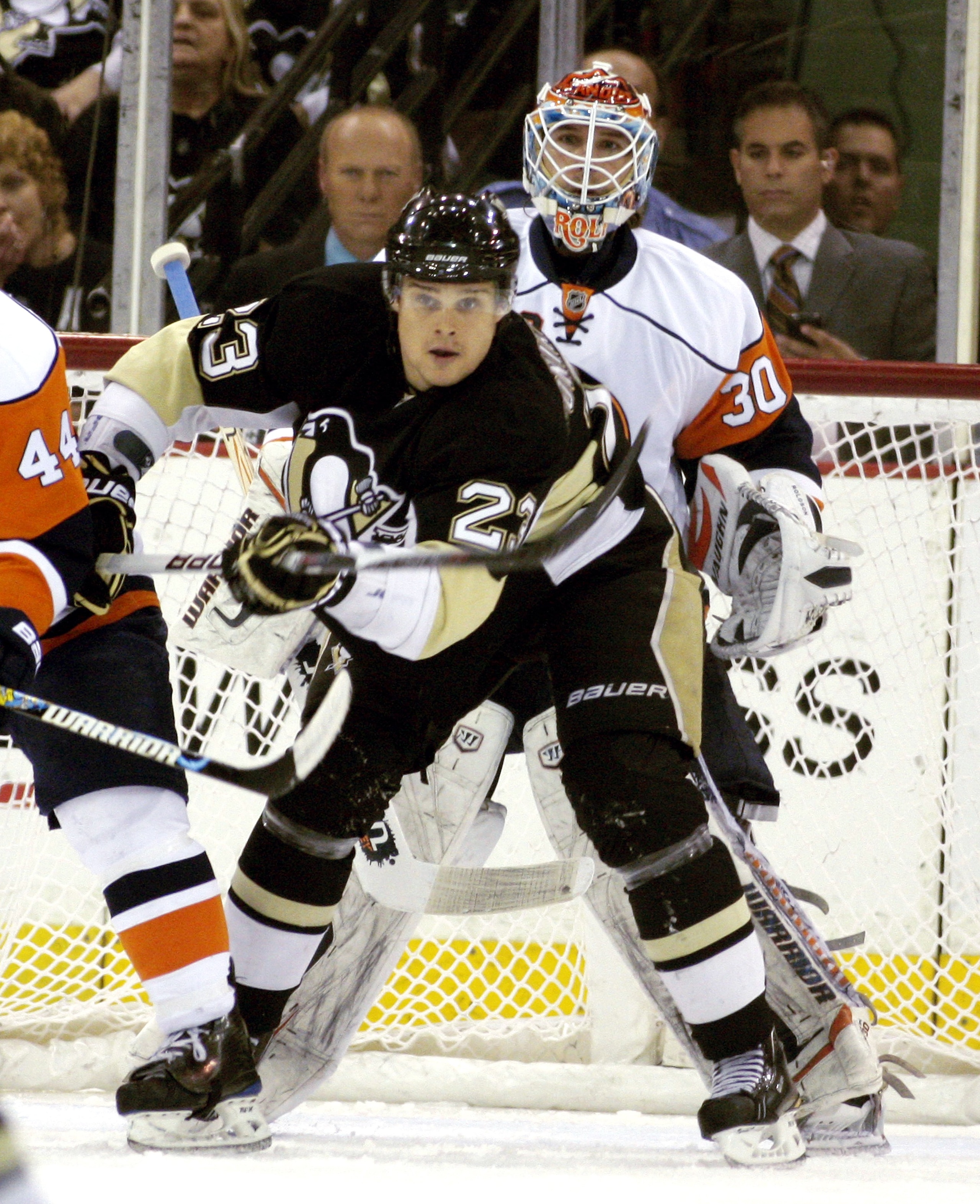 PITTSBURGH, PA - APRIL 08: Alexei Ponikarovsky #23 of the Pittsburgh Penguins screens goaltender Dwayne Roloson #30 of the New York Islanders at Mellon Arena on April 8, 2010 in Pittsburgh, Pennsylvania. The Penguins defeated the Islanders 7-3. (Photo PITTSBURGH, PA - APRIL 08: Alexei Ponikarovsky #23 of the Pittsburgh Penguins screens goaltender Dwayne Roloson #30 of the New York Islanders at Mellon Arena on April 8, 2010 in Pittsburgh, Pennsylvania. The Penguins defeated the Islanders 7-3. (Photo