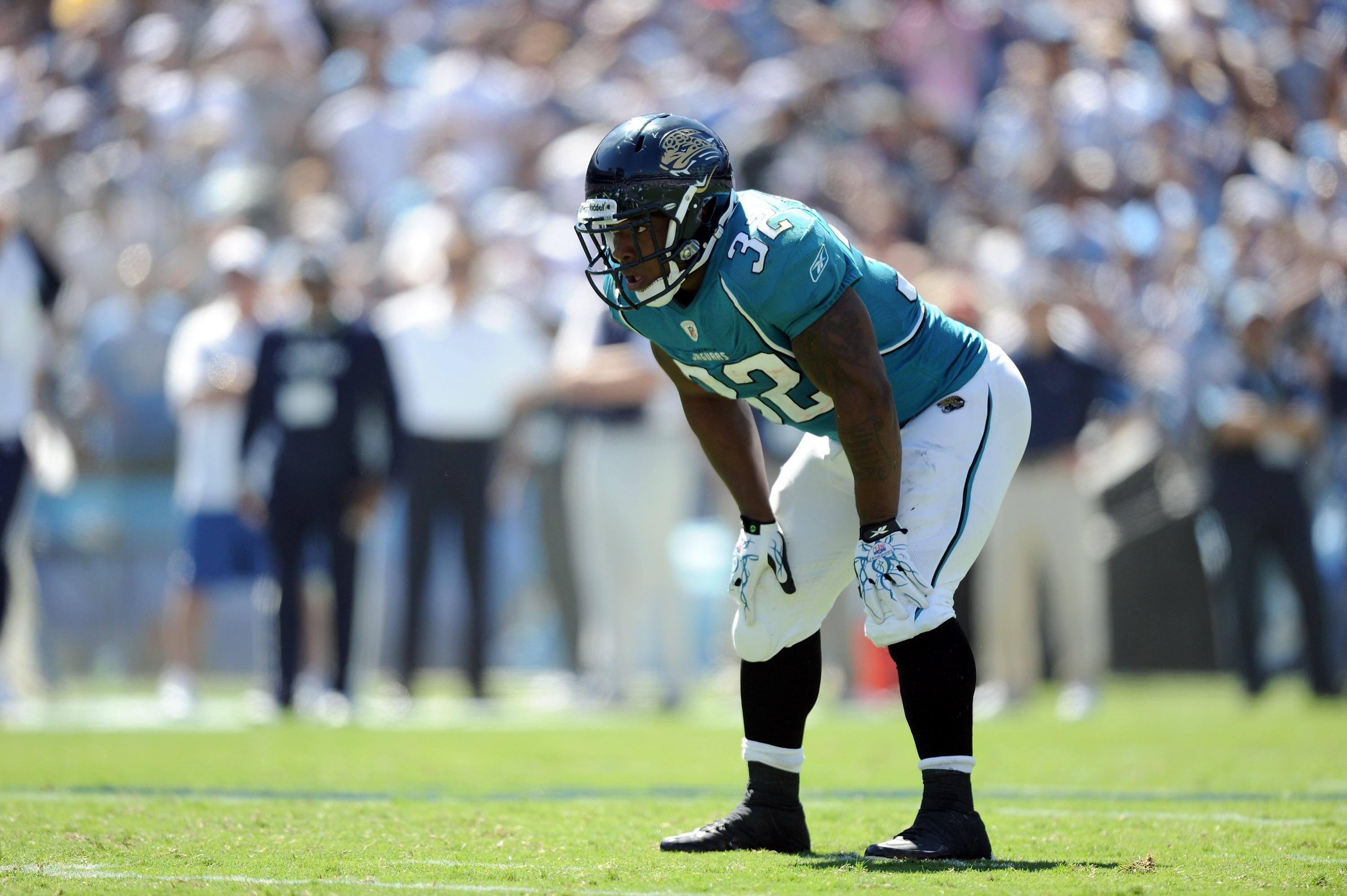 SAN DIEGO - SEPTEMBER 19:  Maurice Jones-Drew #32 of the Jacksonville Jaguars lines up against the San Diego Chargers during the second quarter at Qualcomm Stadium on September 19, 2010 in San Diego, California.  (Photo by Harry How/Getty Images)