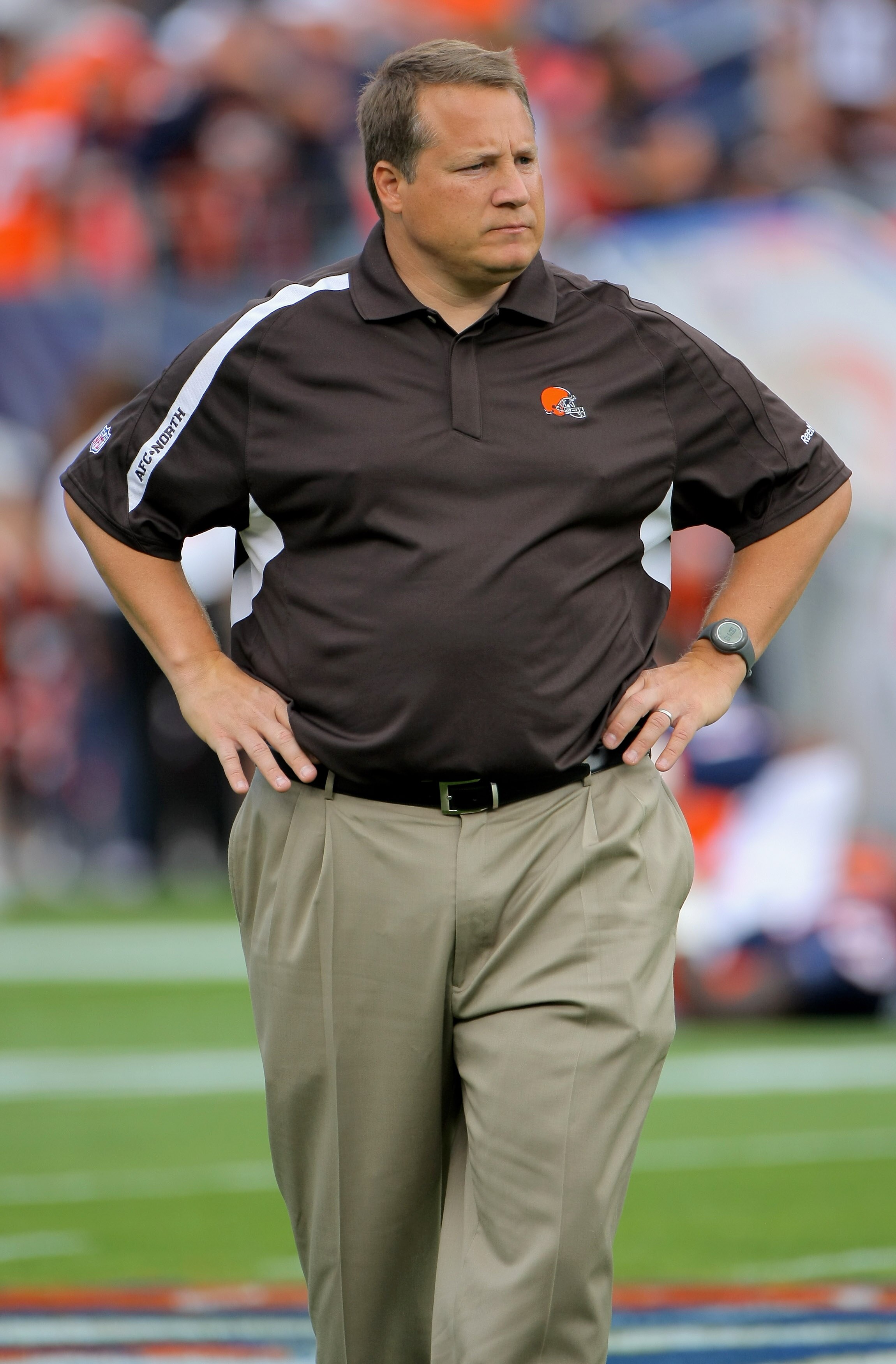 DENVER - SEPTEMBER 20: Head coach Eric Mangini of the Cleveland Browns oversees warm ups prior to facing the Denver Broncos during NFL action at Invesco Field at Mile High on September 20, 2009 in Denver, Colorado. (Photo by Doug Pensinger/Getty Images) DENVER - SEPTEMBER 20: Head coach Eric Mangini of the Cleveland Browns oversees warm ups prior to facing the Denver Broncos during NFL action at Invesco Field at Mile High on September 20, 2009 in Denver, Colorado. (Photo by Doug Pensinger/Getty Images)