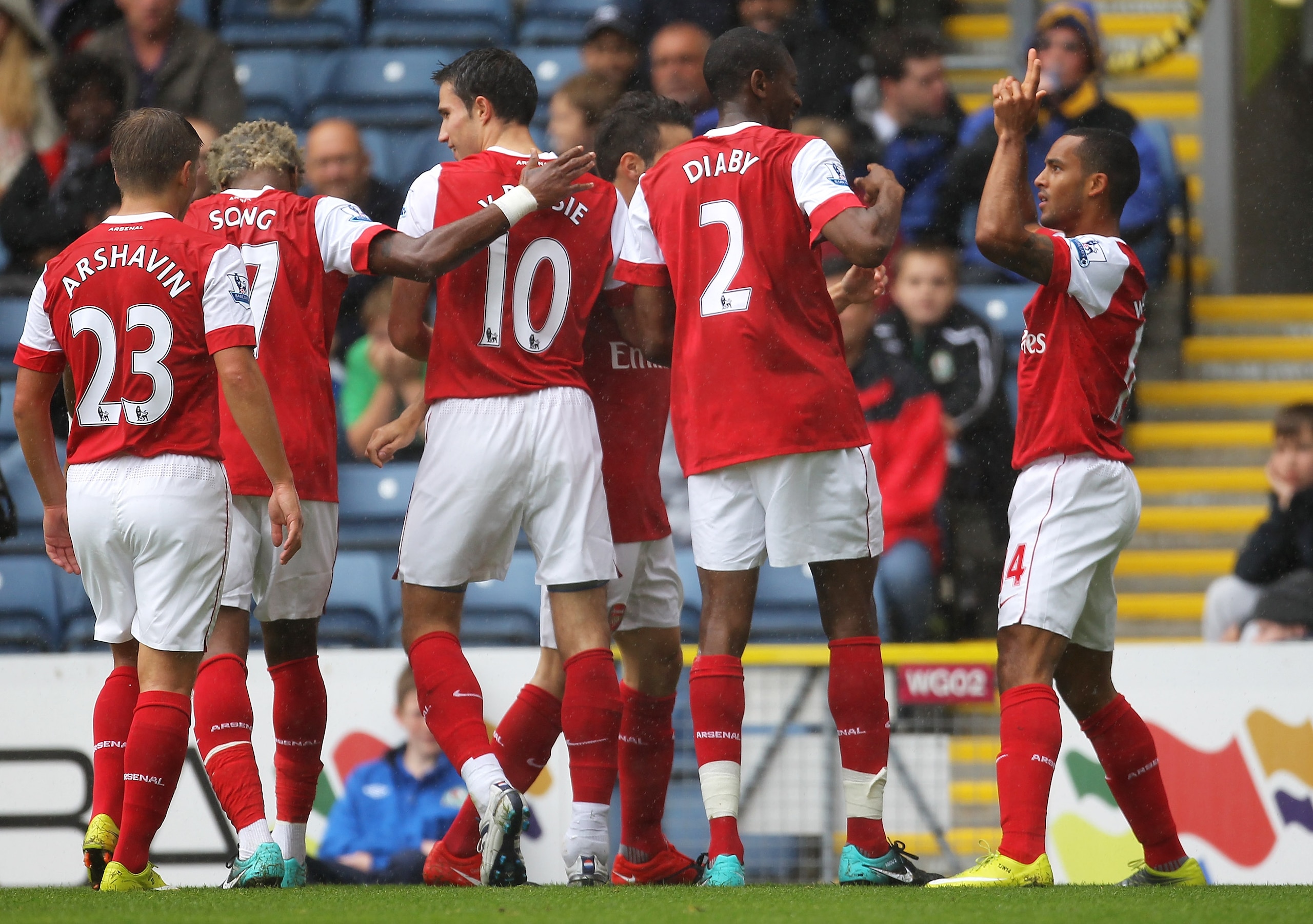 BLACKBURN, ENGLAND - AUGUST 28:  Theo Walcott of Arsenal celebrates with his team mates after scoring the opening goal during the Barclays Premier League match between Blackburn Rovers and Arsenal at Ewood Park on August 28, 2010 in Blackburn, England.  (