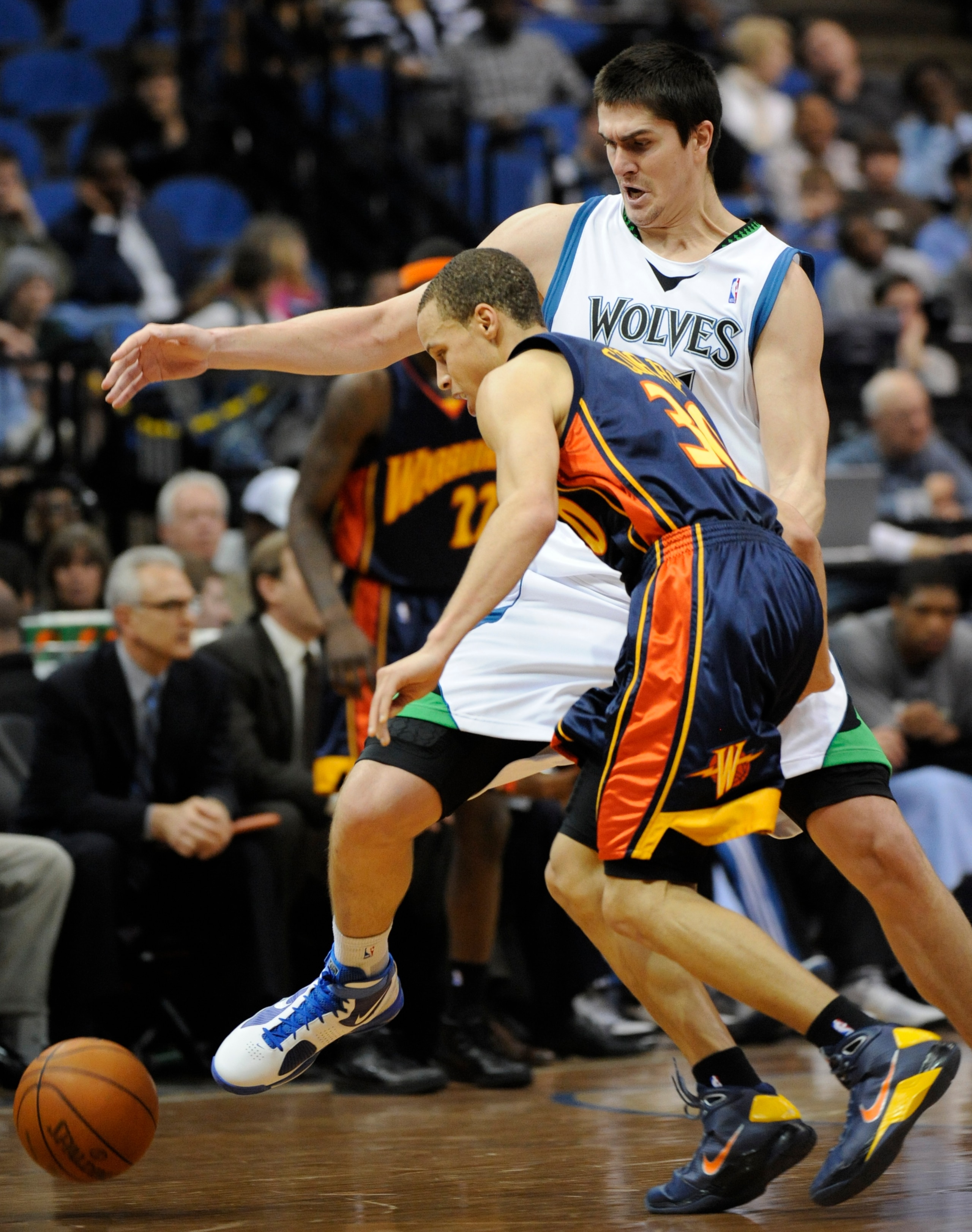 MINNEAPOLIS, MN - APRIL 7: Darko Milicic #31 of the Minnesota Timberwolves guards against Stephen Curry #30 of the Golden State Warriors in the second half of a basketball game at Target Center on April 7, 2010 in Minneapolis, Minnesota. The Warriors defe