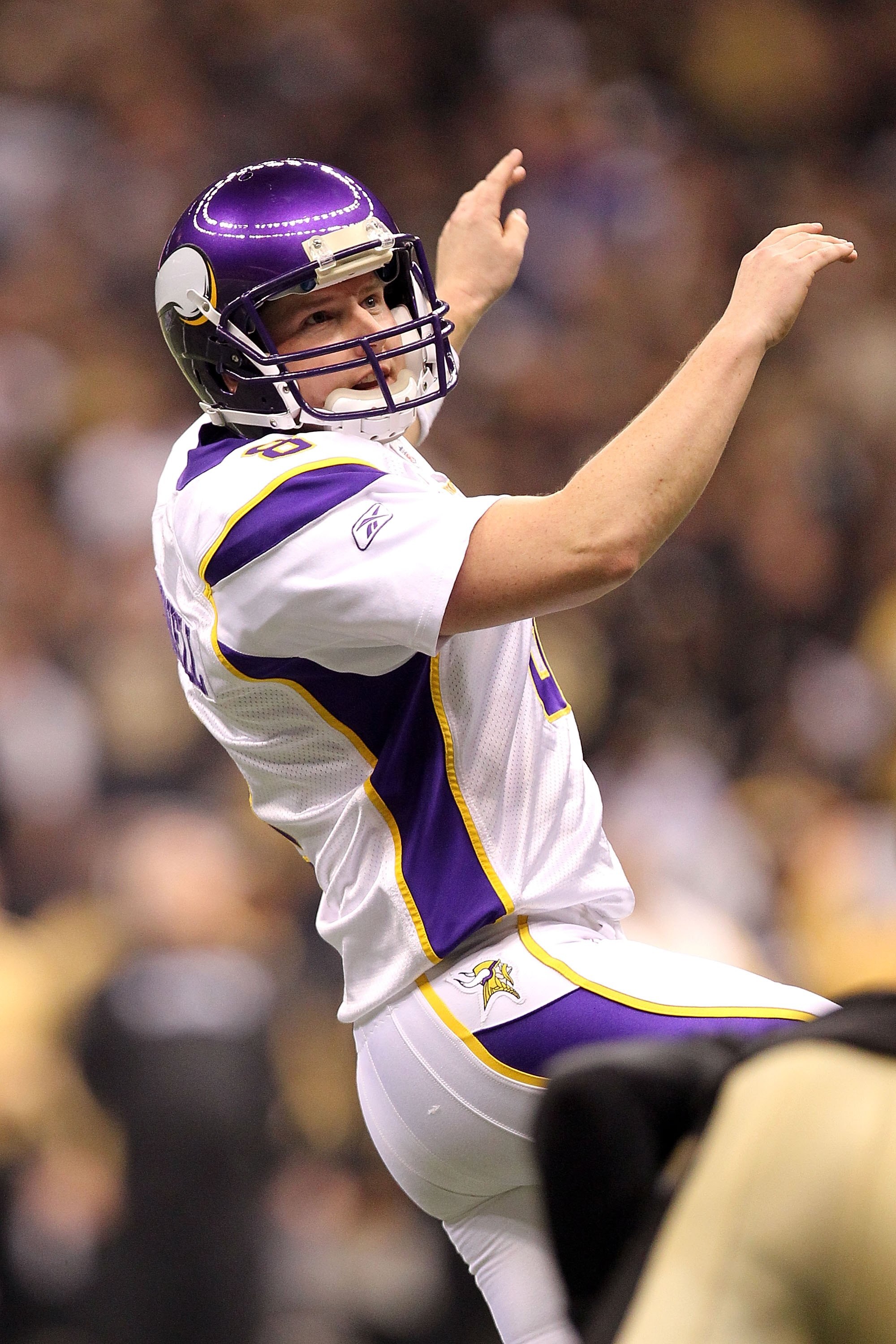 NEW ORLEANS - JANUARY 24:  Kicker  Ryan Longwell #8 of the Minnesota Vikings watches the flight of his extra point attempt against the New Orleans Saints during the NFC Championship Game at the Louisiana Superdome on January 24, 2010 in New Orleans, Louis