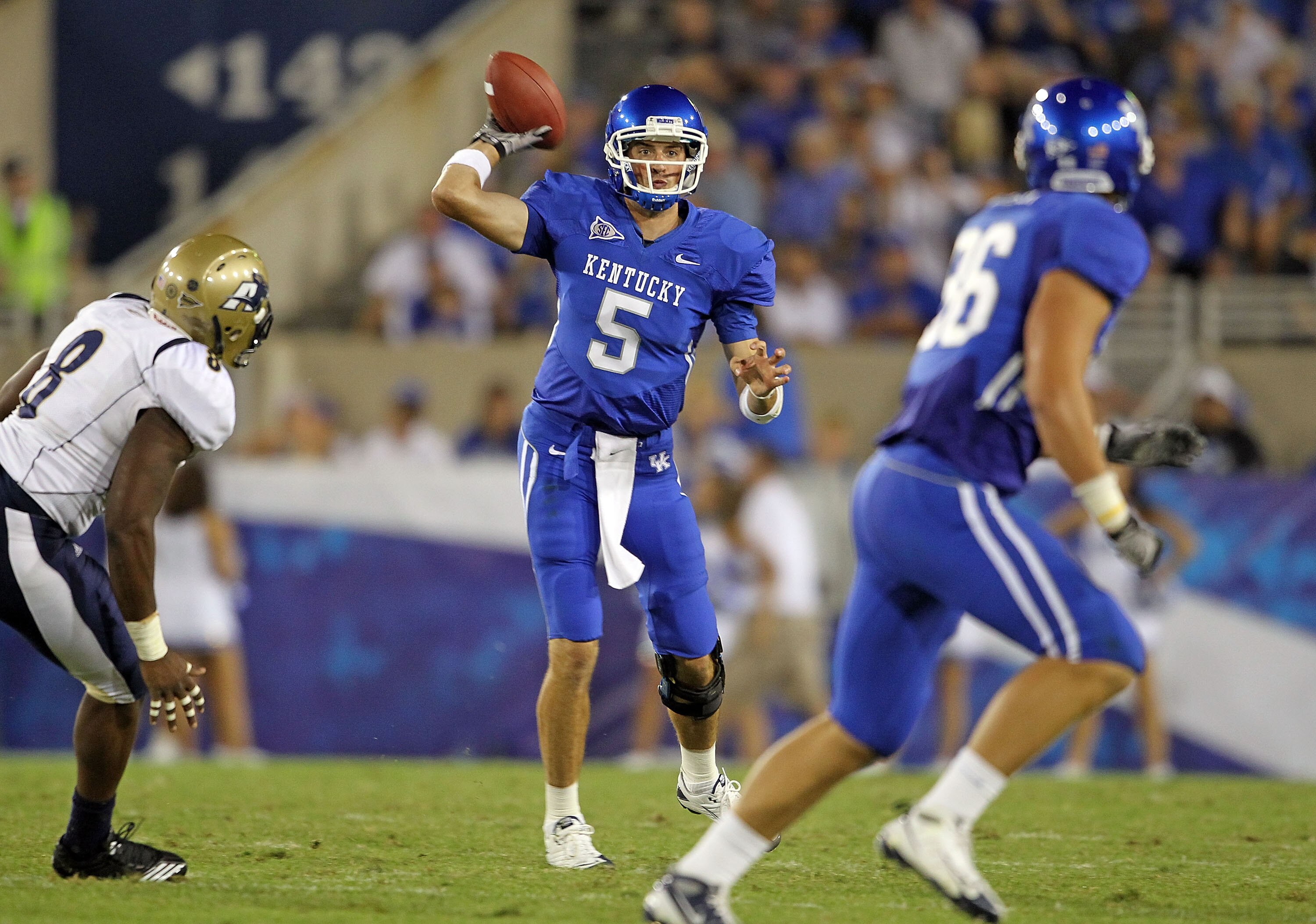 LEXINGTON, KY - SEPTEMBER 18:  Mike Hartline #5 of the Kentucky Wildcats throws a pass during the game against the Akron Zips at Commonwealth Stadium on September 18, 2010 in Lexington, Kentucky.  (Photo by Andy Lyons/Getty Images)