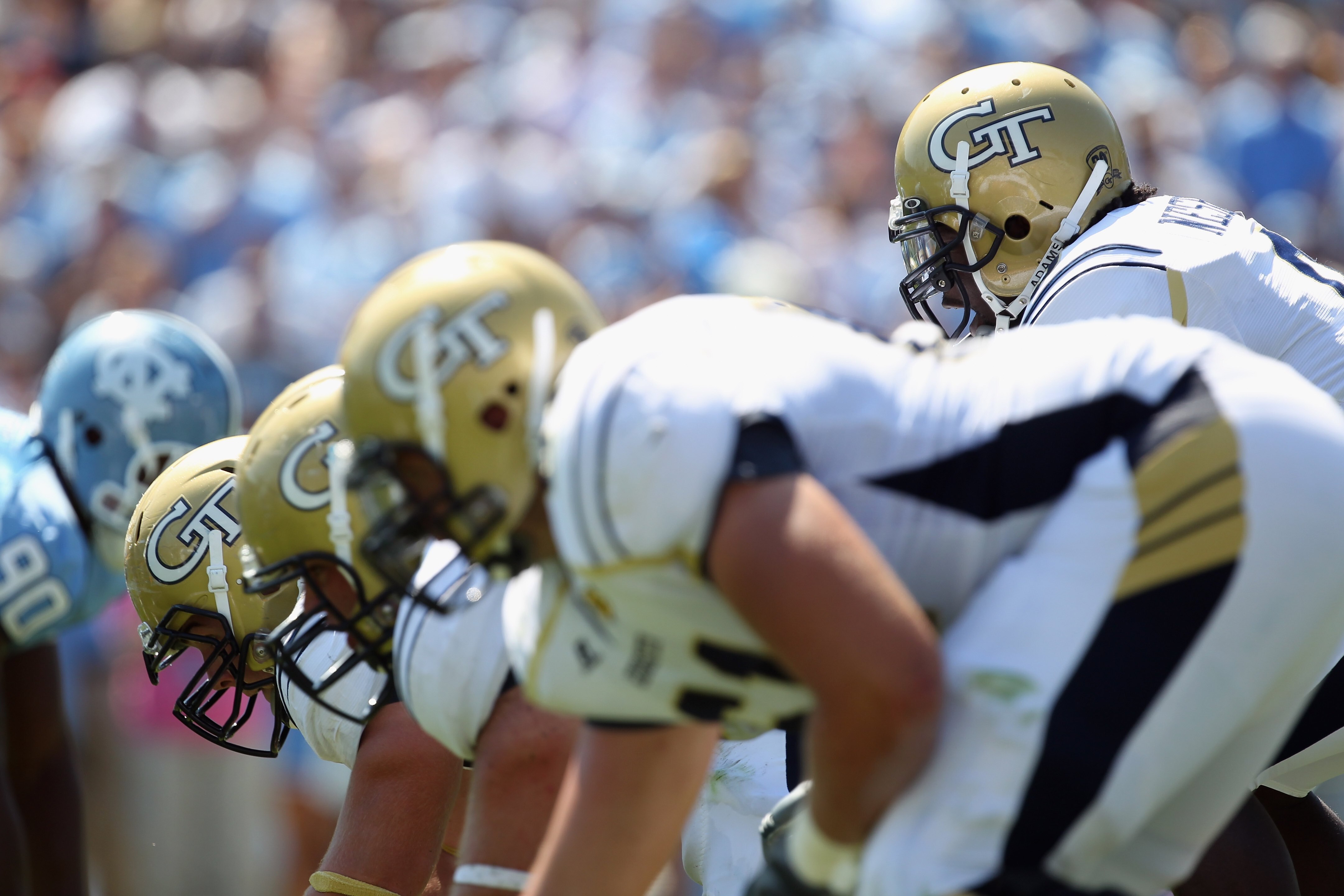 CHAPEL HILL, NC - SEPTEMBER 18:  Joshua Nesbitt #9 of the Georgia Tech Yellow Jackets against the North Carolina Tar Heels during their game at Kenan Stadium on September 18, 2010 in Chapel Hill, North Carolina.  (Photo by Streeter Lecka/Getty Images)