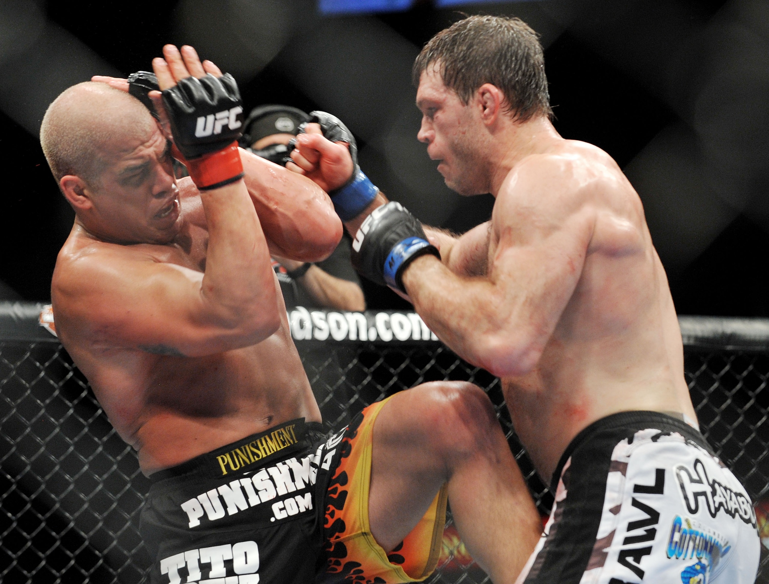 LAS VEGAS - NOVEMBER 21: Tito Ortiz (L) battles Forrest Griffin (R) during their Light Heavyweight Fight at the UFC 106 at Mandalay Bay Events Center on November 21, 2009 in Las Vegas, Nevada. (Photo by Jon Kopaloff/Getty Images)