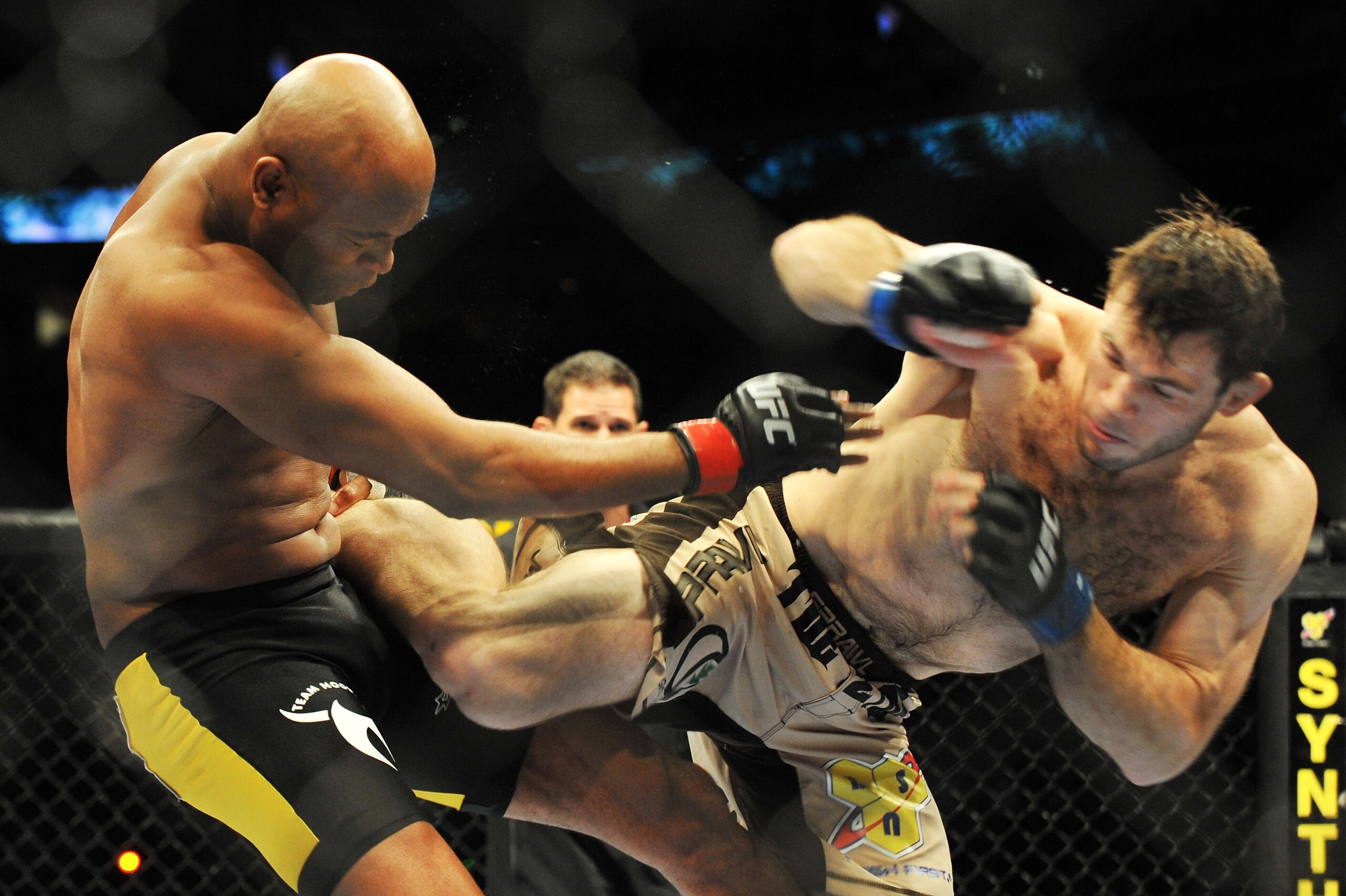 PHILADELPHIA - AUGUST 08:  (L-R) Anderson Silva battles  Forrest Griffin during their light heavyweight bout at UFC 101: Declaration at the Wachovia Center on August 8, 2009 in Philadelphia, Pennsylvania.  (Photo by Jon Kopaloff/Getty Images)