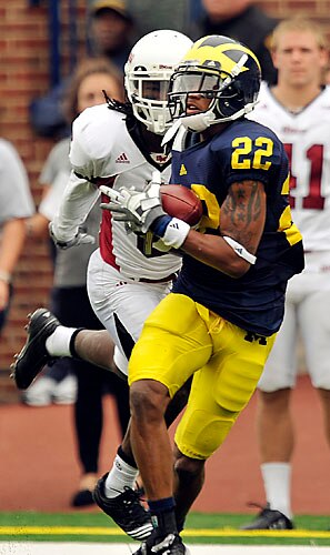 Darryl Stonum Hauls In a Long Pass (detnews.com)