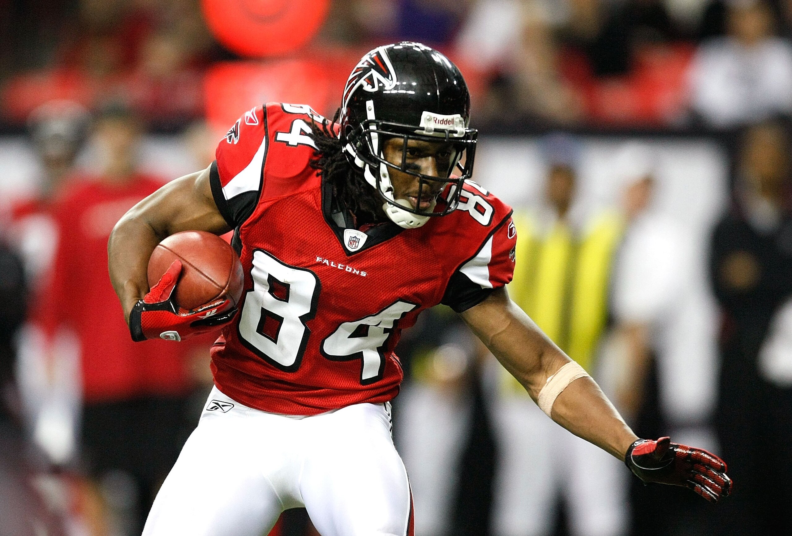 ATLANTA - DECEMBER 27: Roddy White of the Atlanta Falcons against the Buffalo Bills at Georgia Dome on December 27, 2009 in Atlanta, Georgia. (Photo by Kevin C. Cox/Getty Images) ATLANTA - DECEMBER 27: Roddy White of the Atlanta Falcons against the Buffalo Bills at Georgia Dome on December 27, 2009 in Atlanta, Georgia. (Photo by Kevin C. Cox/Getty Images)