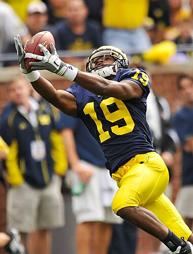 Kelvin Grady Stretches for a Reception (detnews.com)