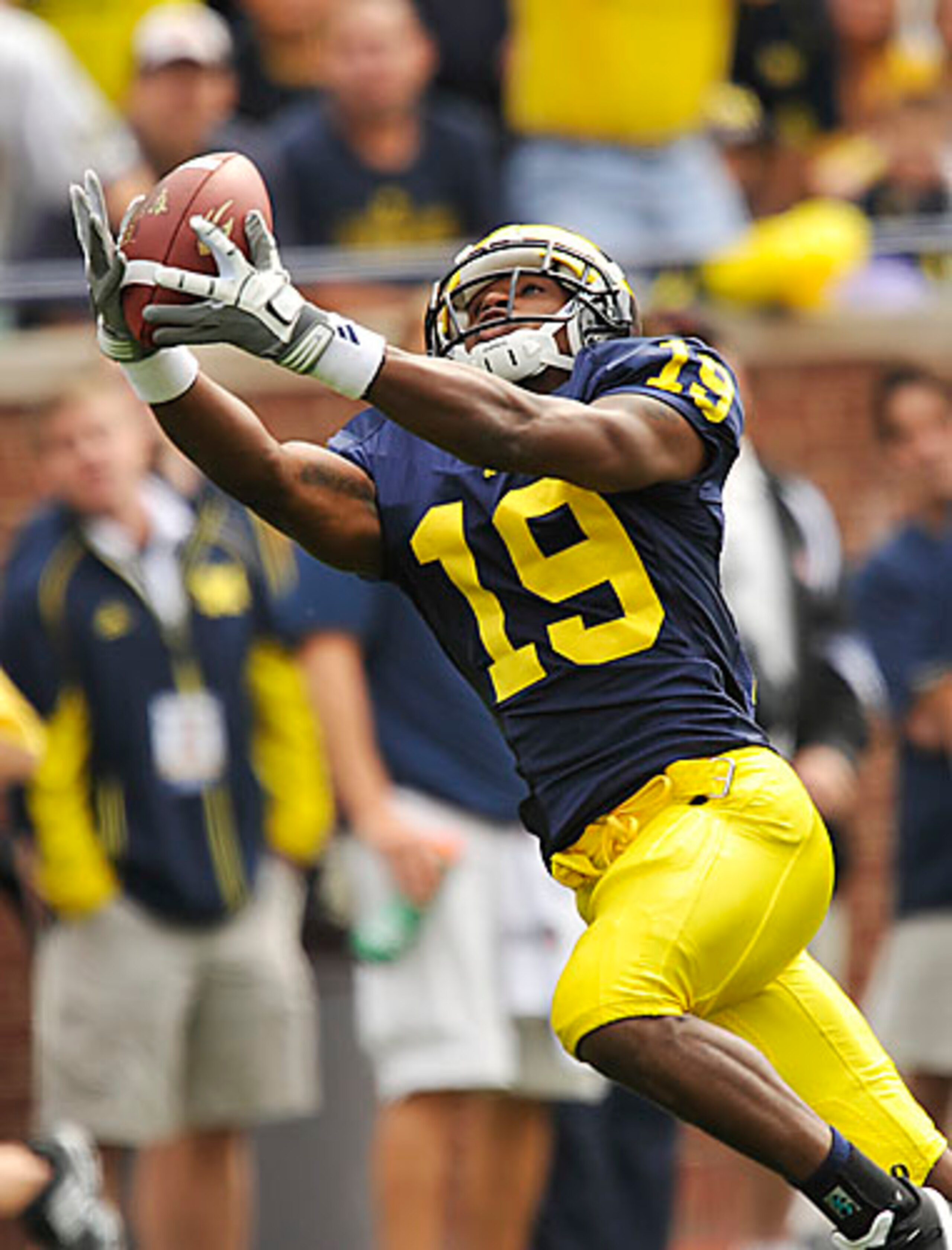 Kelvin Grady Stretches for a Reception (detnews.com)
