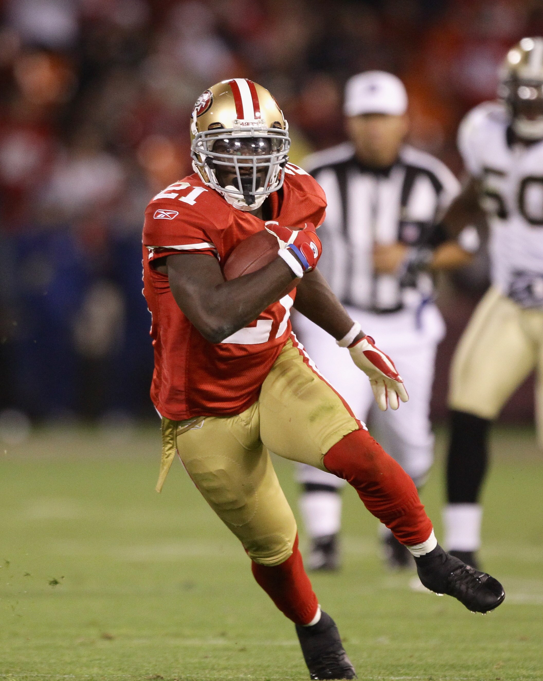SAN FRANCISCO - SEPTEMBER 20:  Frank Gore #21 of the San Francisco 49ers in action during their game against the New Orleans Saints at Candlestick Park on September 20, 2010 in San Francisco, California.  (Photo by Ezra Shaw/Getty Images)
