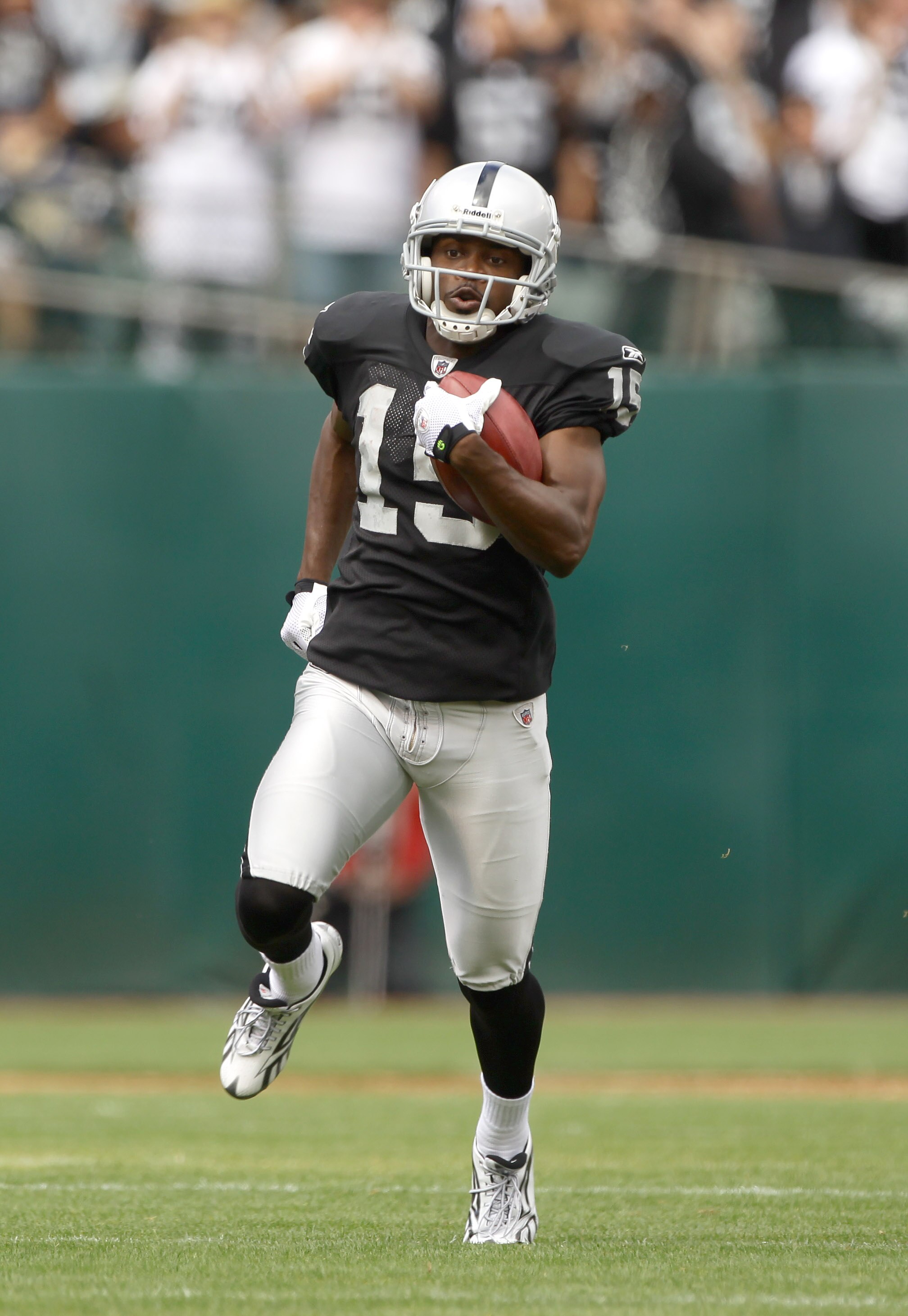 OAKLAND, CA - SEPTEMBER 19:  The Oakland Raiders Raiderettes in action during their game against the St. Louis Rams at the Oakland-Alameda County Coliseum on September 19, 2010 in Oakland, California.  (Photo by Ezra Shaw/Getty Images)