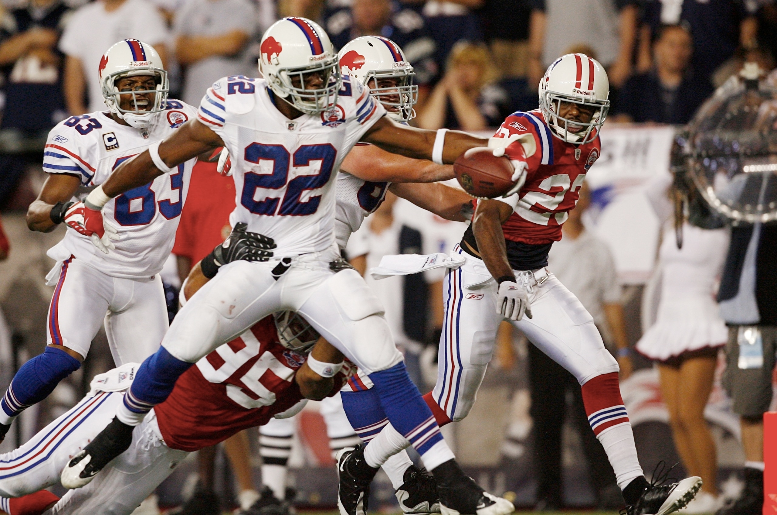 FOXBORO, MA - SEPTEMBER 14:  Fred Jackson #22 of the Buffalo Bills scores a touchdown during the fourth quarter of the game against the New England Patriots on September 14, 2009 at Gillette Stadium in Foxboro, Massachusetts. (Photo by Jim Rogash/Getty Im