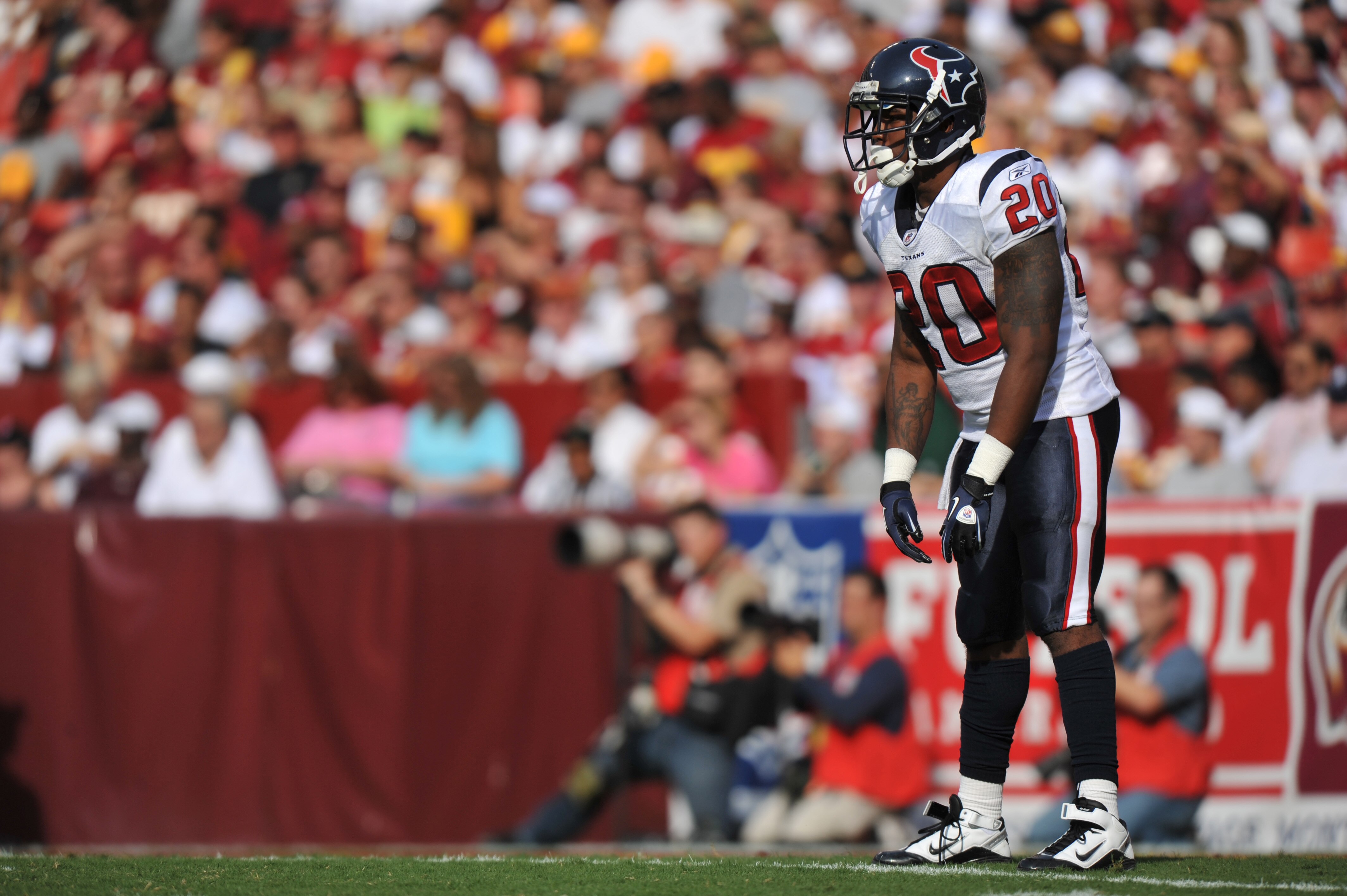 LANDOVER - SEPTEMBER 19:  Steve Slaton #20 of the Houston Texans awaits a kickoff during the game against the Washington Redskins at FedExField on September 19, 2010 in Landover, Maryland. The Texans defeated the Redskins in overtime 30-27. (Photo by Larr