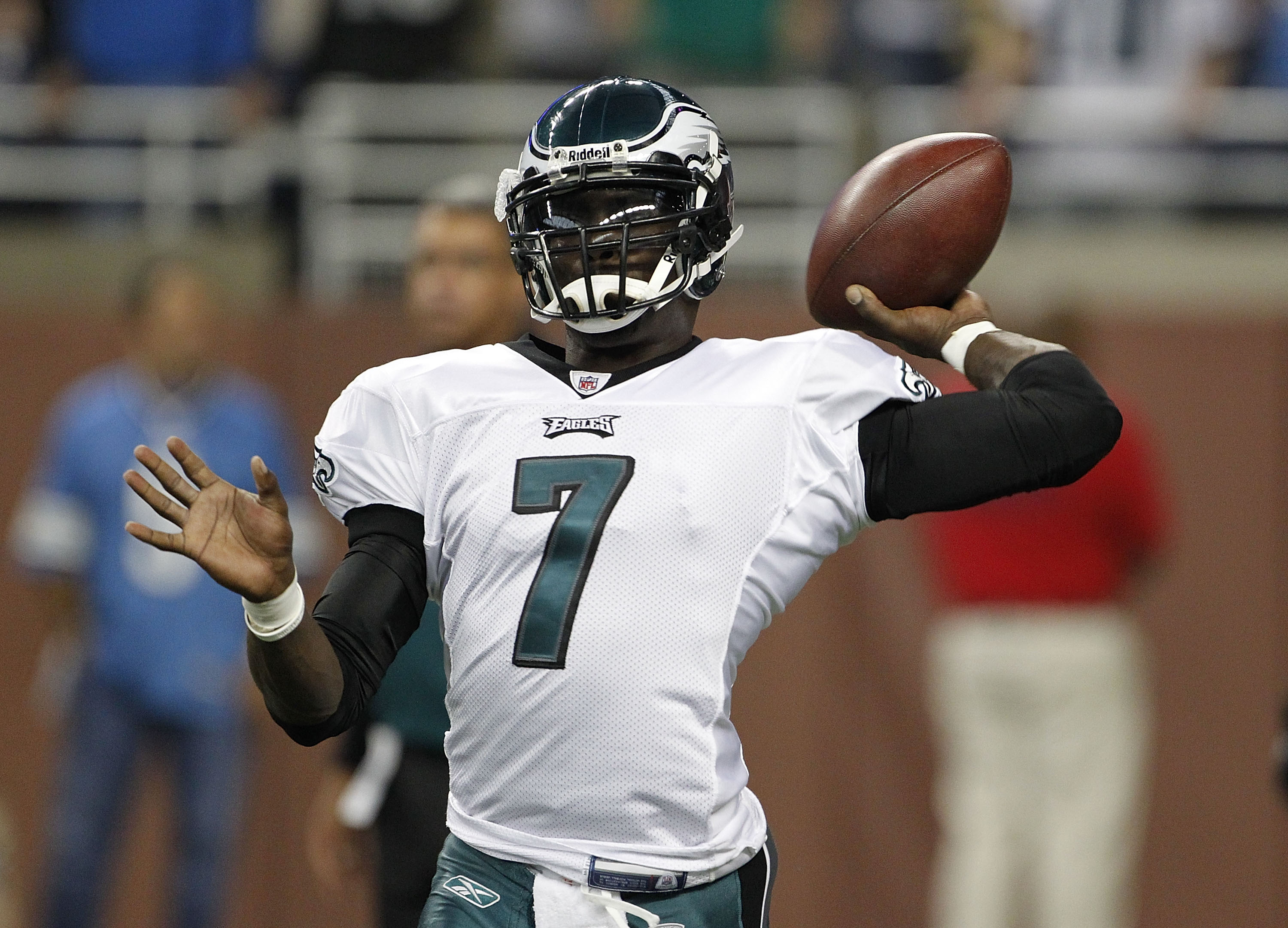 DETROIT - SEPTEMBER 19:  Michael Vick #7 of the Philadelphia Eagles warms up prior to the start of the game against the Detroit Lions at Ford Field on September 19, 2010 in Detroit, Michigan.  (Photo by Leon Halip/Getty Images)