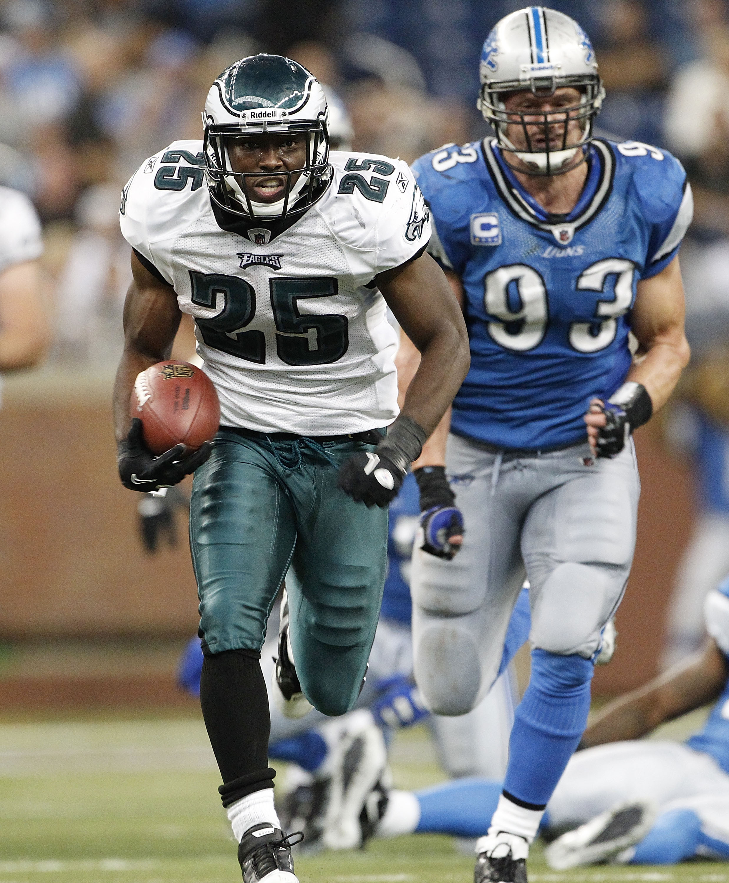 DETROIT - SEPTEMBER 19:  LeSean McCoy #25 of the Philadelphia Eagles scores on a 46 yard touchdown during the fourth quarter of the game against the Detroit Lions at Ford Field on September 19, 2010 in Detroit, Michigan. The Eagles defeated the Lions 35-3