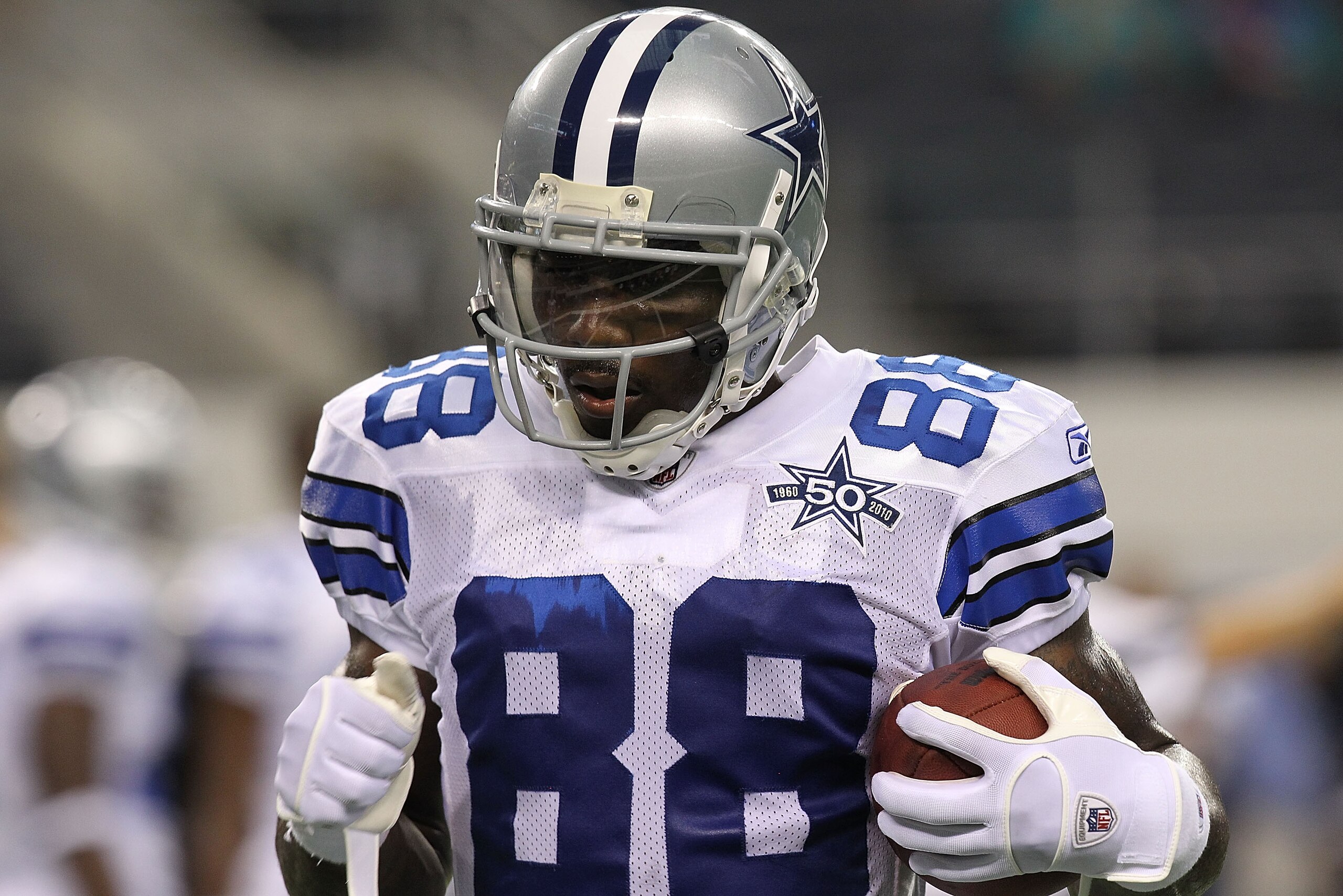 ARLINGTON, TX - SEPTEMBER 02:  Wide receiver Dez Bryant #88 of the Dallas Cowboys at Cowboys Stadium on September 2, 2010 in Arlington, Texas.  (Photo by Ronald Martinez/Getty Images)
