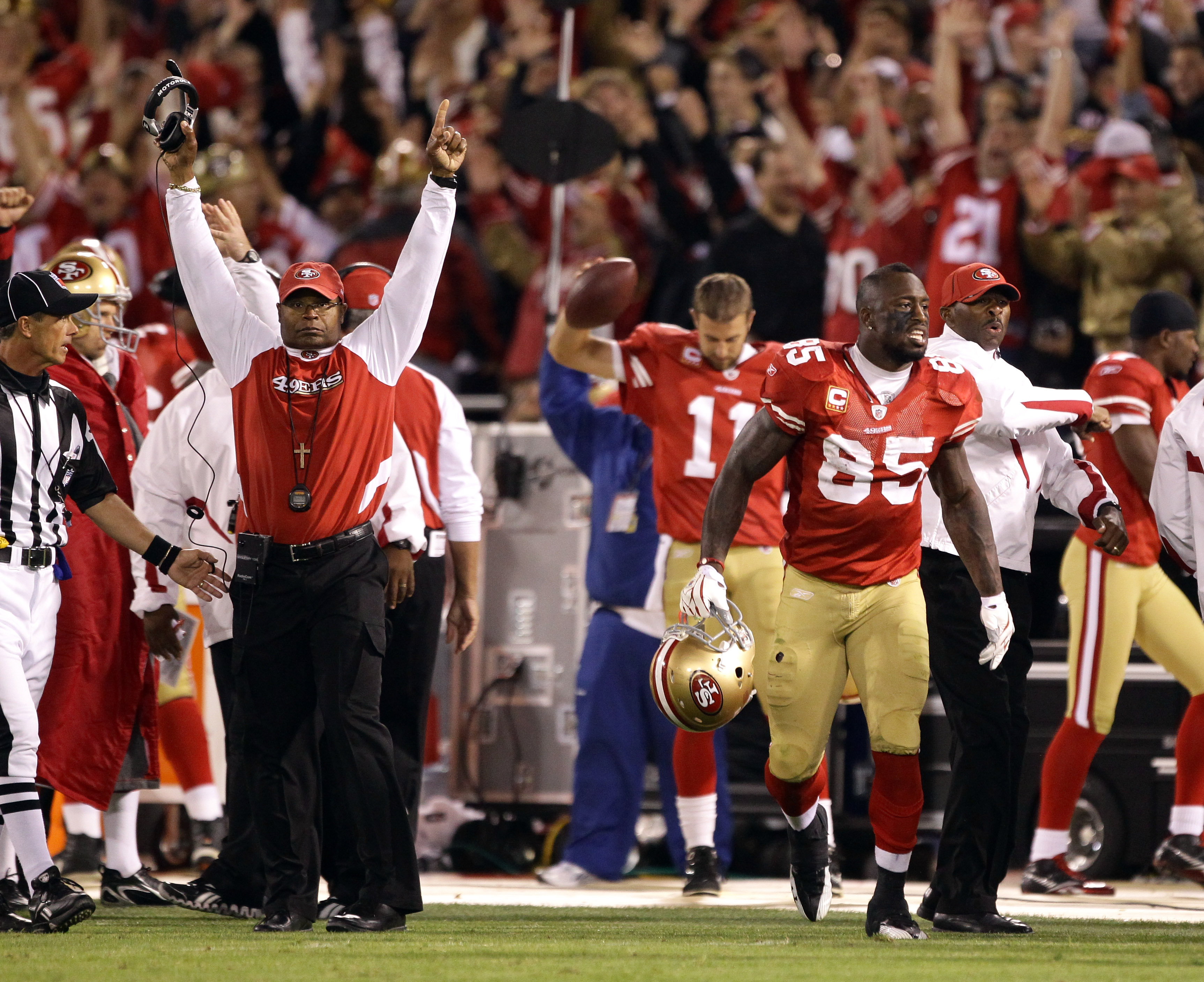 SAN FRANCISCO - SEPTEMBER 20:  Vernon Davis #85 and head coach Mike Singletary of the San Francisco 49ers celebrate a two-point conversion ruling was reversed in their favor due to instant replay during their game against the New Orleans Saints at Candles