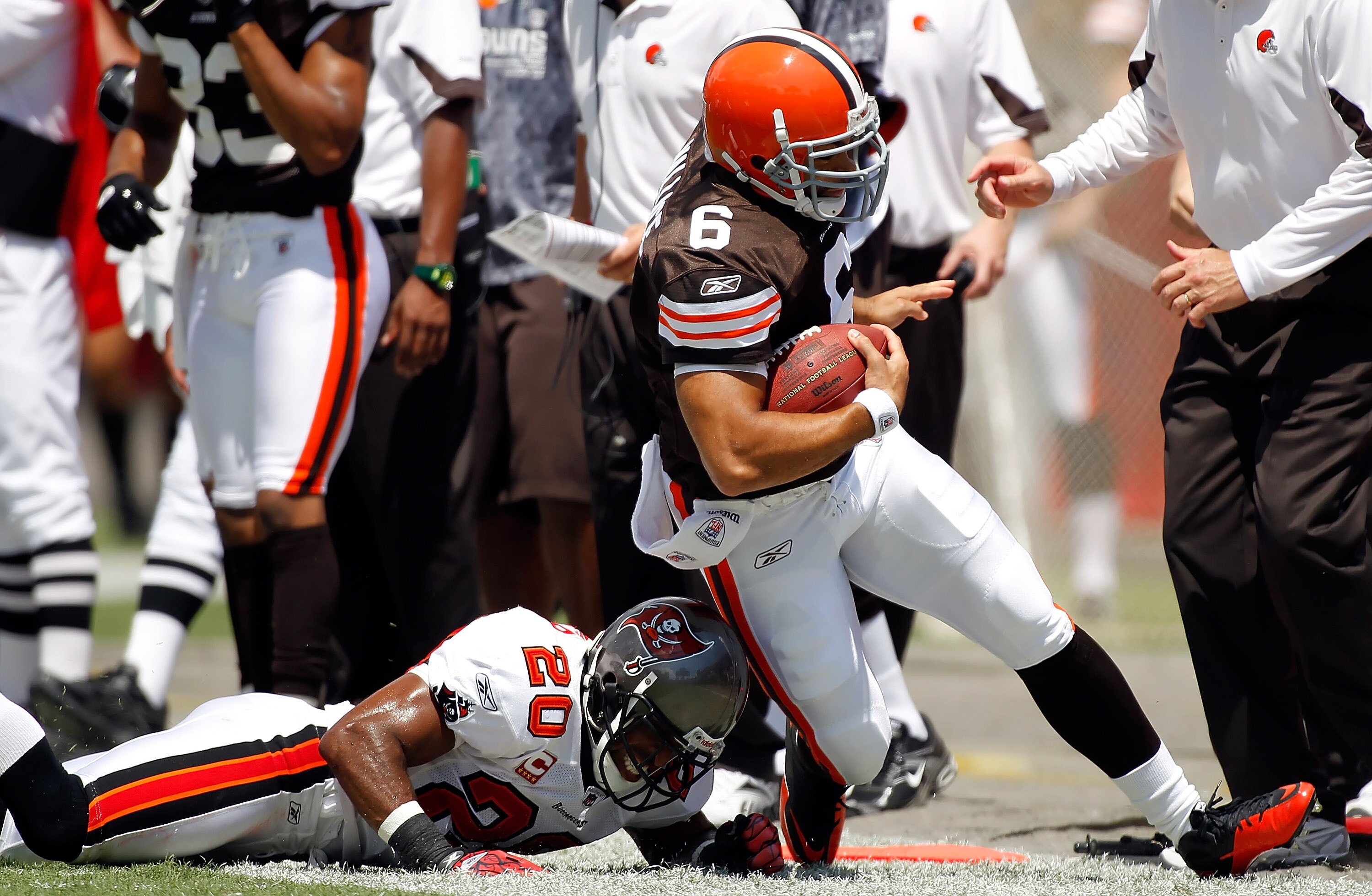 TAMPA, FL - SEPTEMBER 12:  Defensive back Ronde Barber #20 of the Tampa Bay Buccaneers knocks quarterback Seneca Wallace #6 of the Cleveland Browns out of bounds during the NFL season opener game at Raymond James Stadium on September 12, 2010 in Tampa, Fl