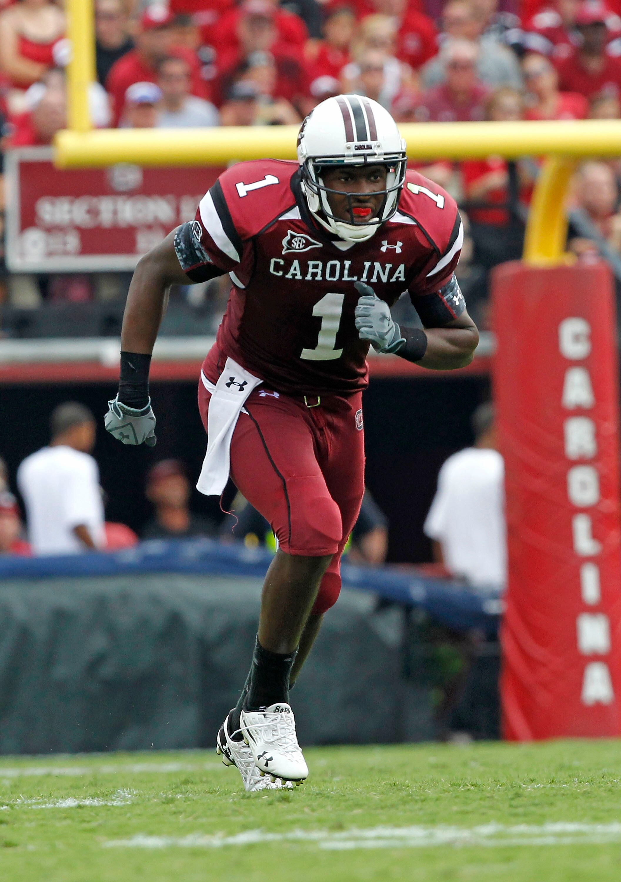 COLUMBIA, SC - SEPTEMBER 11:  Wide receiver Alshon Jeffery #1 of the South Carolina Gamecocks breaks off of the line of scrimmage during the game against the Georgia Bulldogs at Williams-Brice Stadium on September 11, 2010 in Columbia, South Carolina.  (P