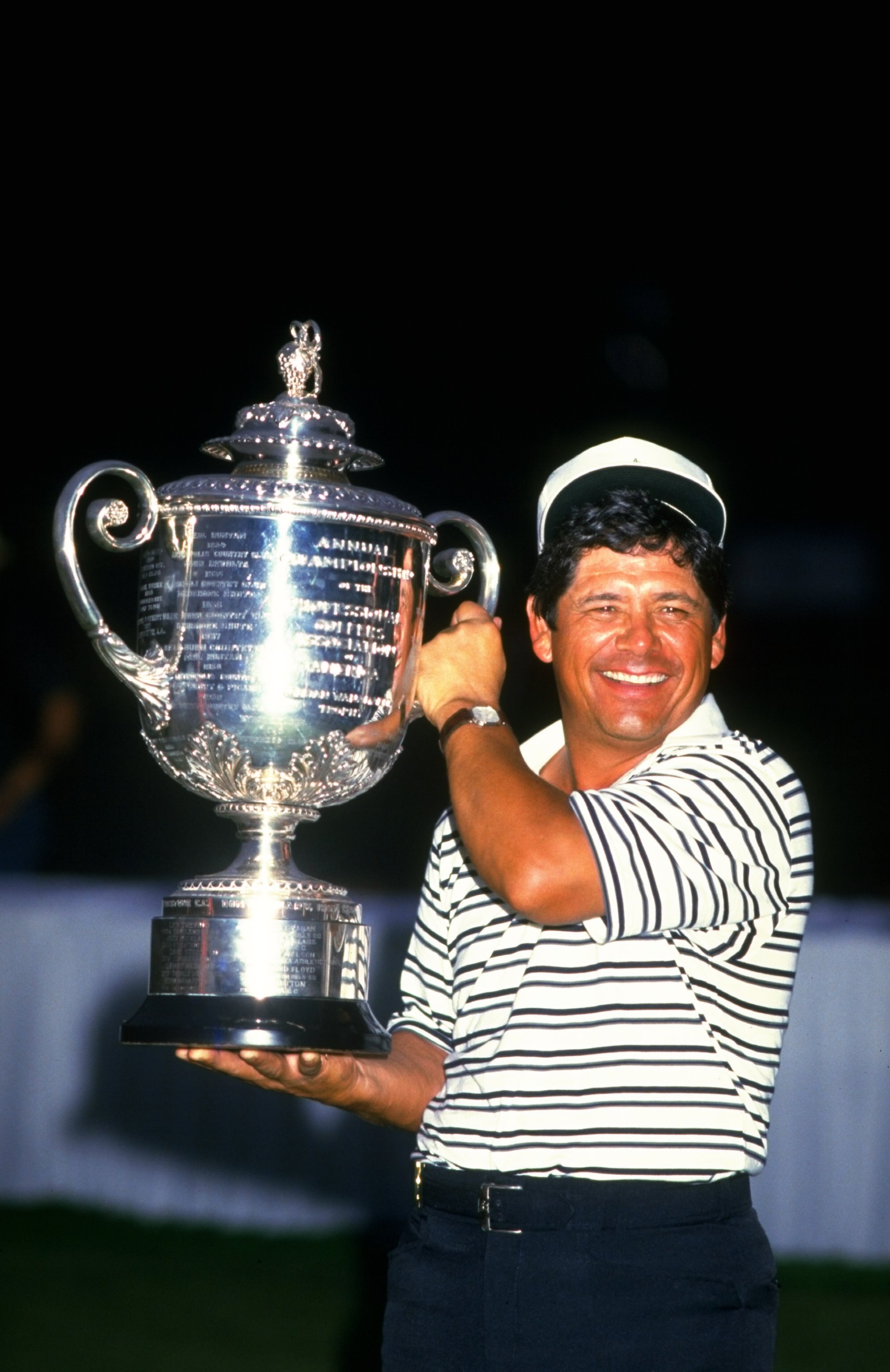 1984:  Lee Trevino of the USA holds the trophy aloft after the USPGA Championships at the Shoal Creek Country Club in Birmingham, Alabama, USA. Trevino won the event with a score of 273. \ Mandatory Credit: David  Cannon/Allsport