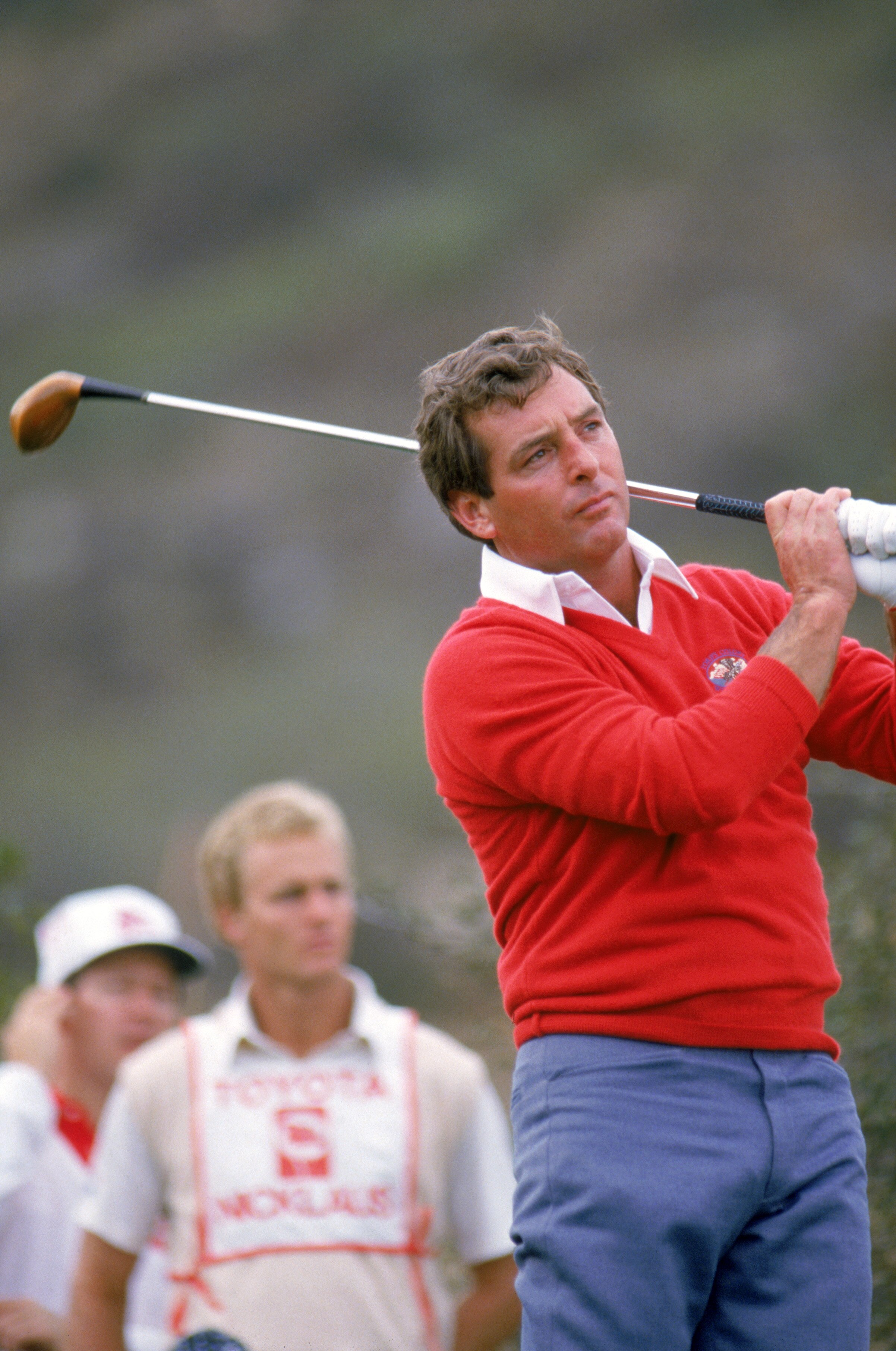 SAN DIEGO - 1985:  Fuzzy Zoeller hits the ball during the 1985 Skins Game at Bear Creek in San Diego, California. (Mike Powell/Getty Images)
