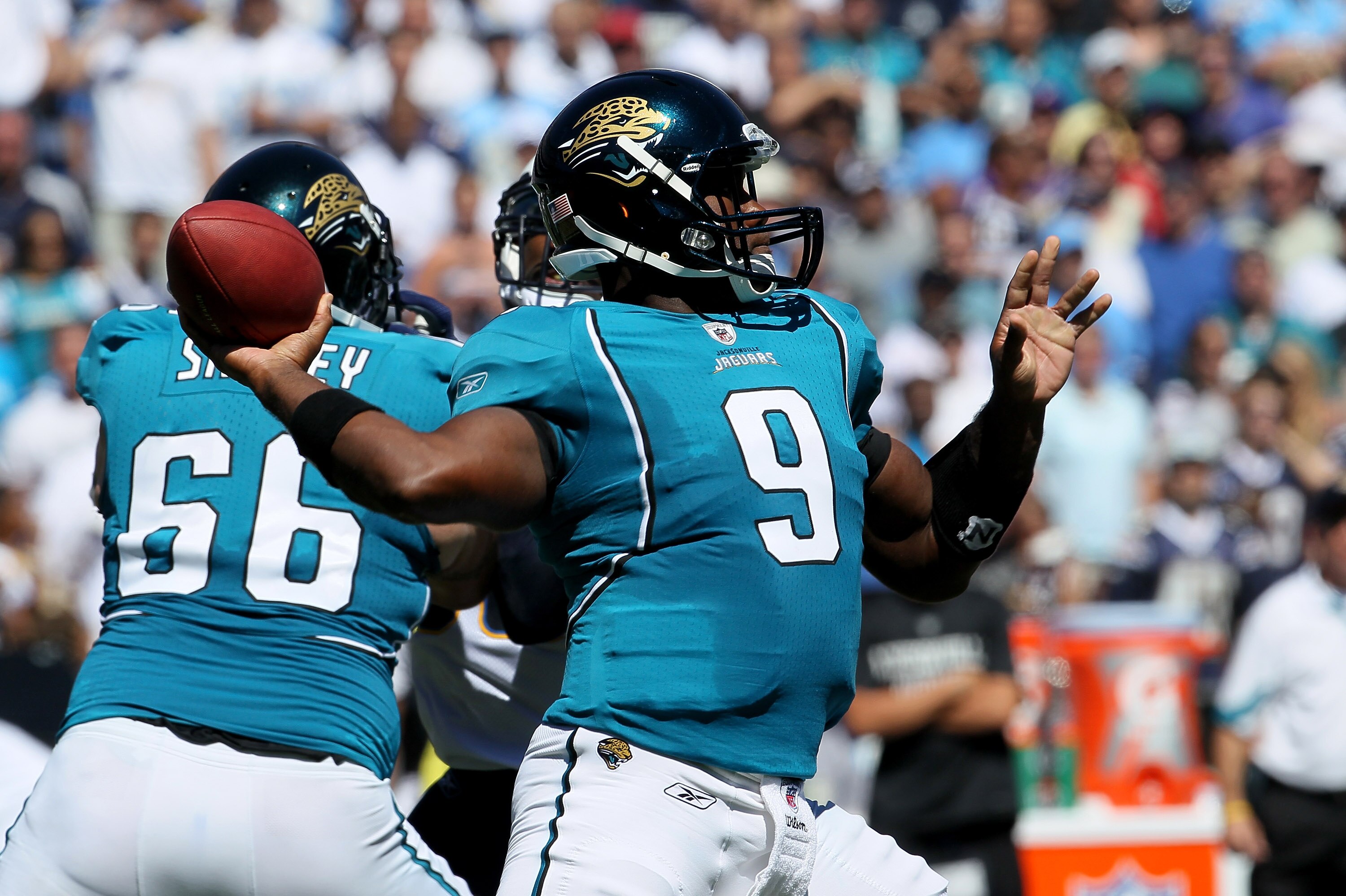 SAN DIEGO - SEPTEMBER 19:  Qjuarterback David Garrard #9 of the Jacksonville Jaguars throws a pass against the San Diego Chargers at Qualcomm Stadium on September 19, 2010 in San Diego, California.  (Photo by Stephen Dunn/Getty Images)