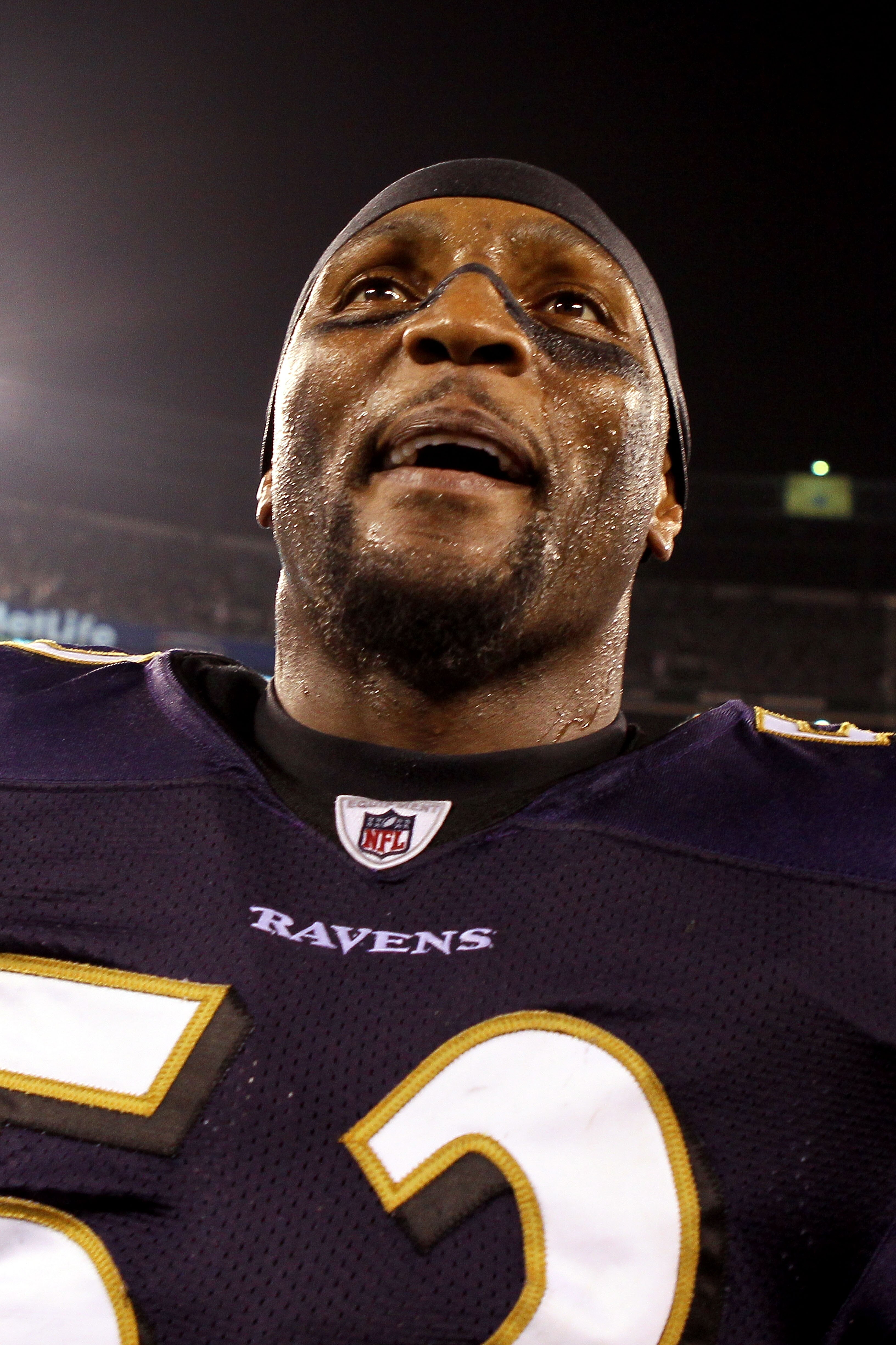 EAST RUTHERFORD, NJ - SEPTEMBER 13:  Ray Lewis #52 of the Baltimore Ravens reacts after defeating the New York Jets during their home opener at the New Meadowlands Stadium on September 13, 2010 in East Rutherford, New Jersey.  (Photo by Jim McIsaac/Getty