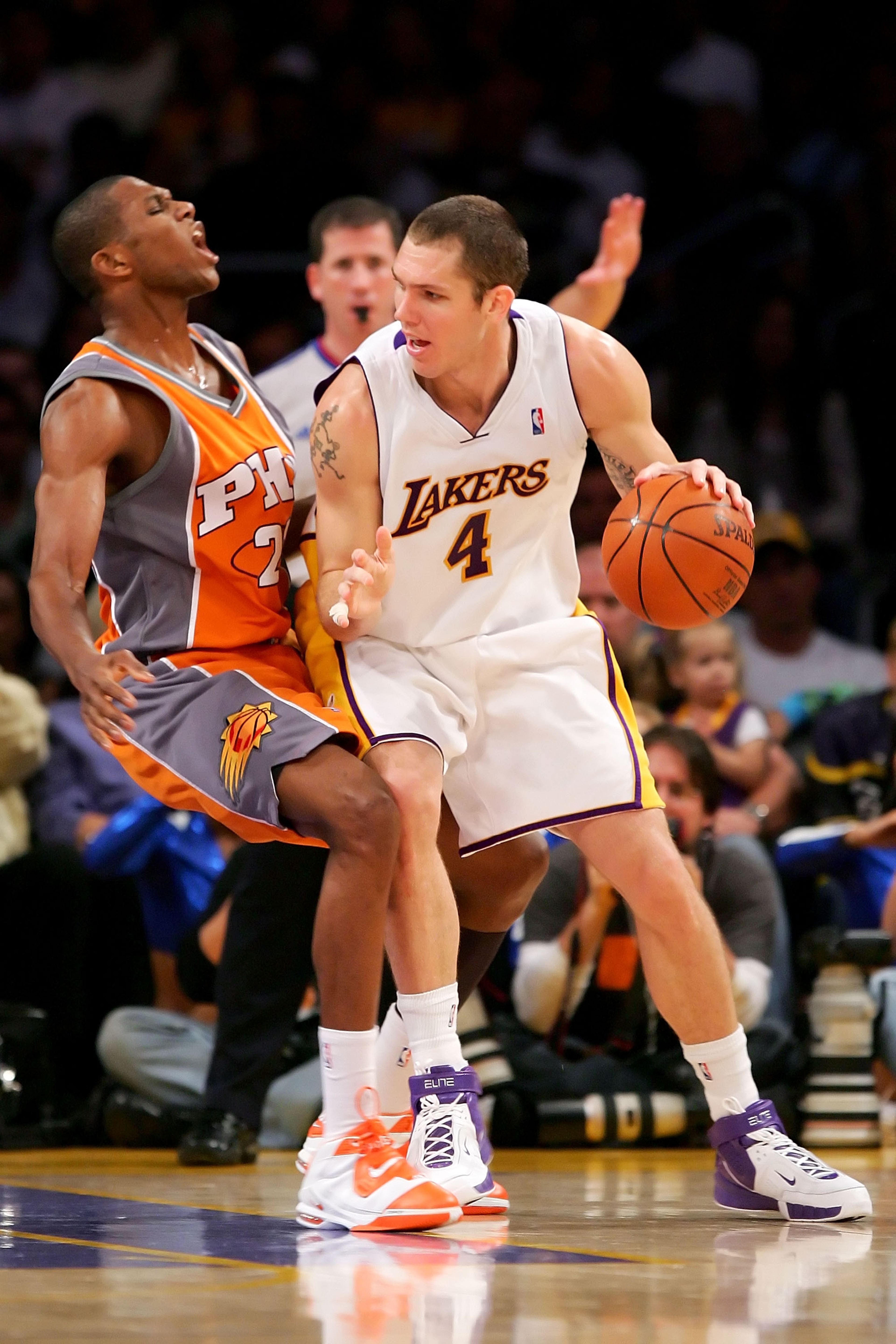 LOS ANGELES - APRIL 29:  Luke Walton #4 of the Los Angeles Lakers goes up against James Jones #22 of the Phoenix Suns in Game Four of the Western Conference Quarterfinals during the 2007 NBA Playoff at Staples Center on April 29, 2007 in Los Angeles, Cali